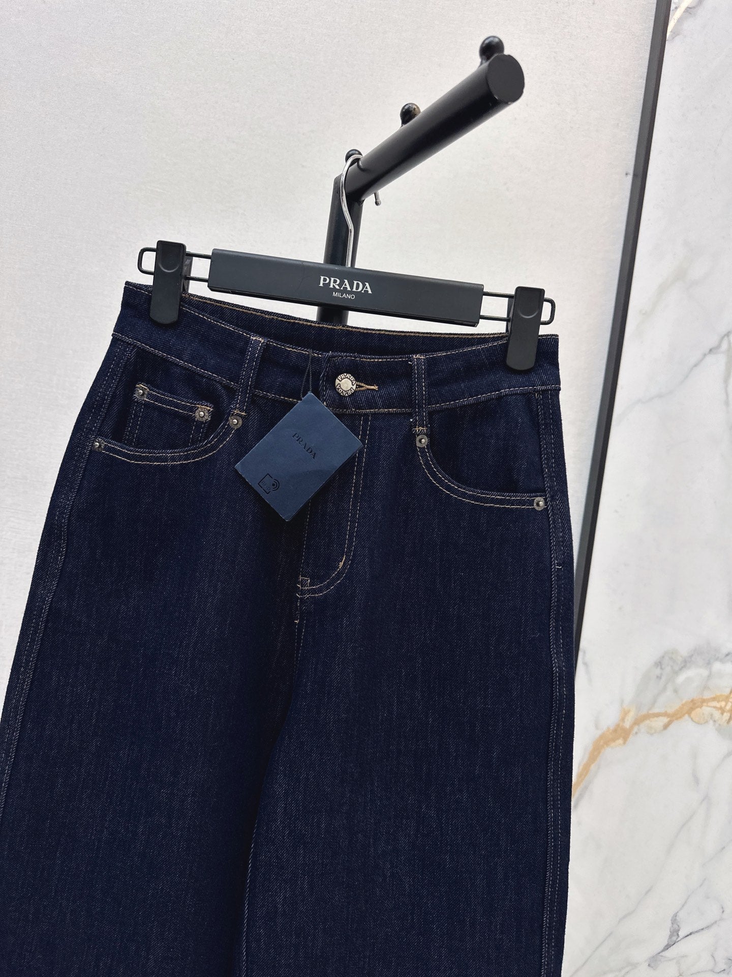 26NEW Versatile and minimalist straight-leg trousers