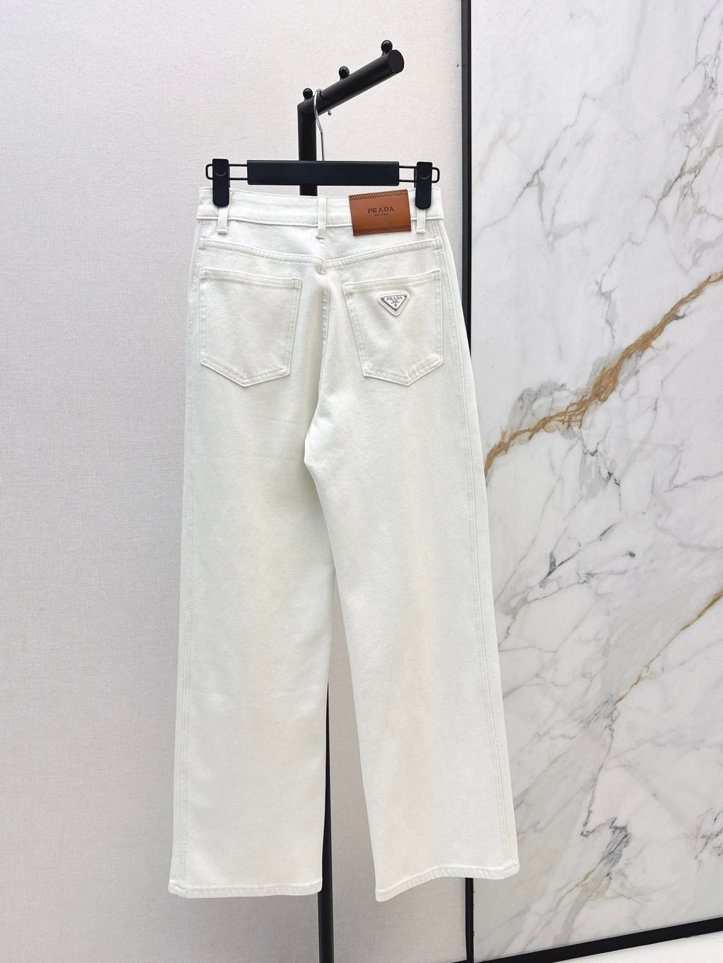 26NEW Versatile and minimalist straight-leg trousers