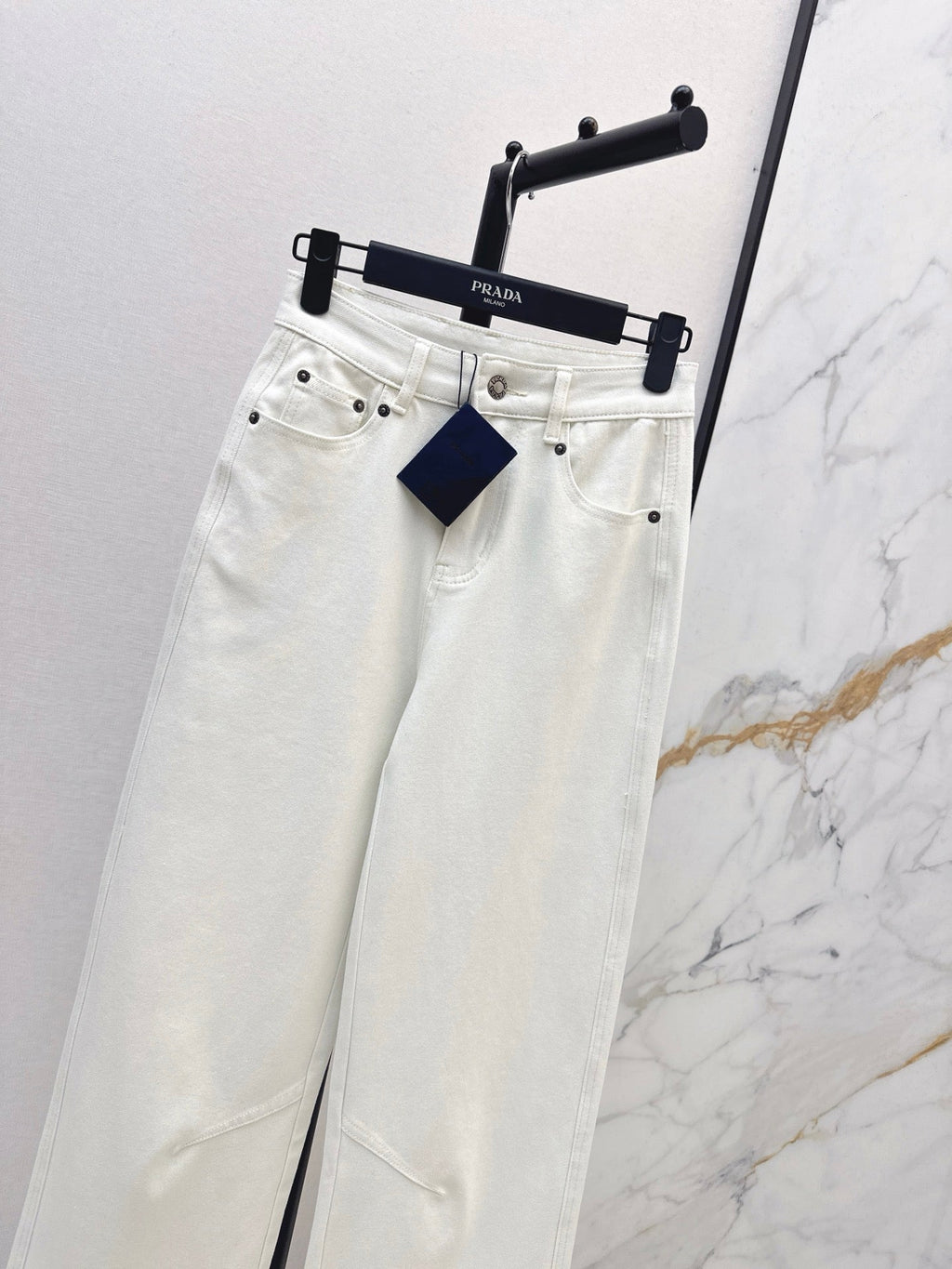 26NEW Versatile and minimalist straight-leg trousers