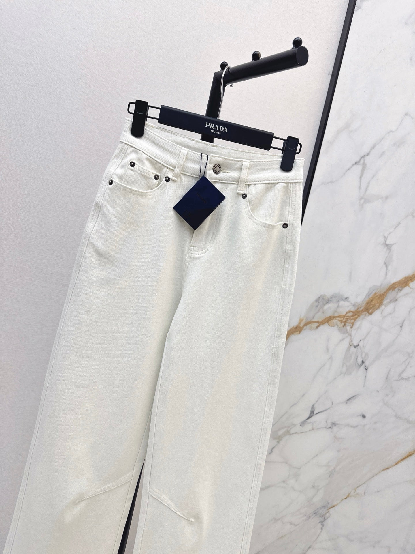 26NEW Versatile and minimalist straight-leg trousers