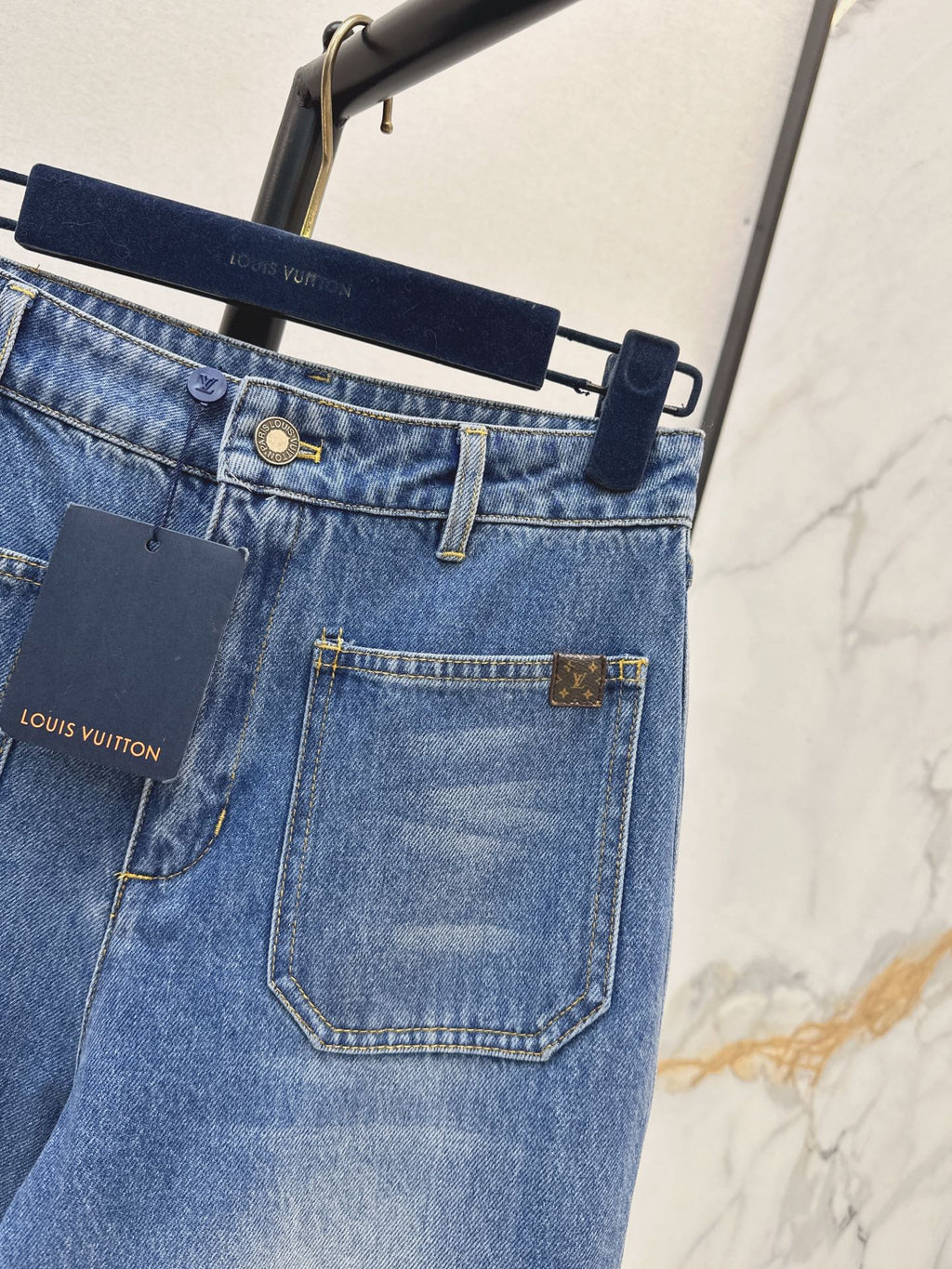 26NEW distressed washed denim jeans