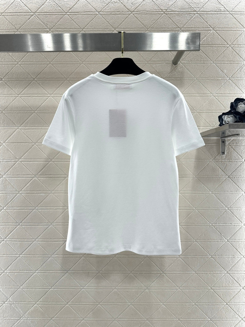 26NEW Round-neck T-shirt with beaded and rhinestone logo