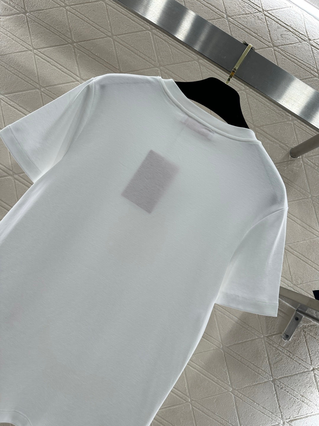 26NEW Round-neck T-shirt with beaded and rhinestone logo