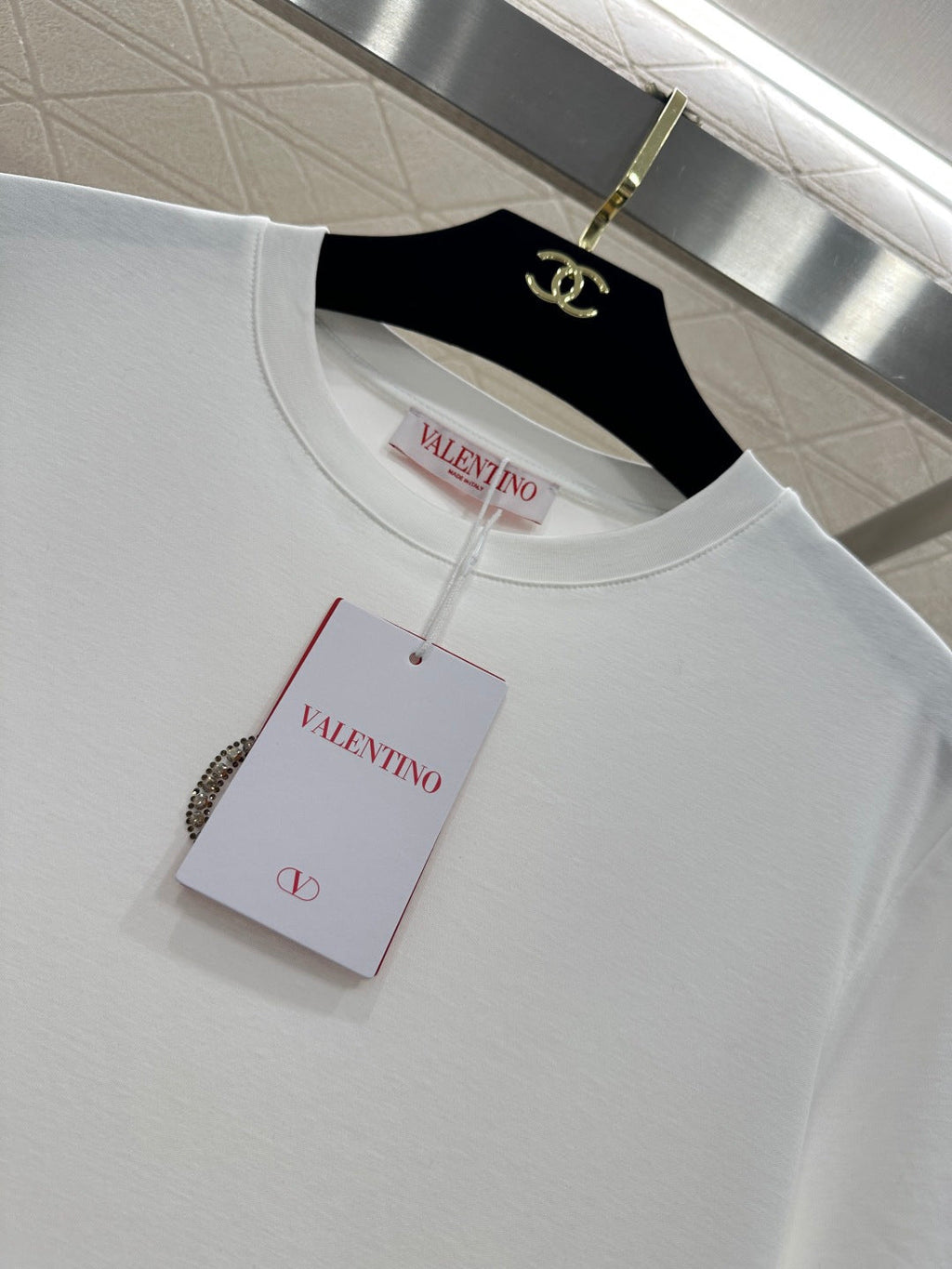 26NEW Round-neck T-shirt with beaded and rhinestone logo