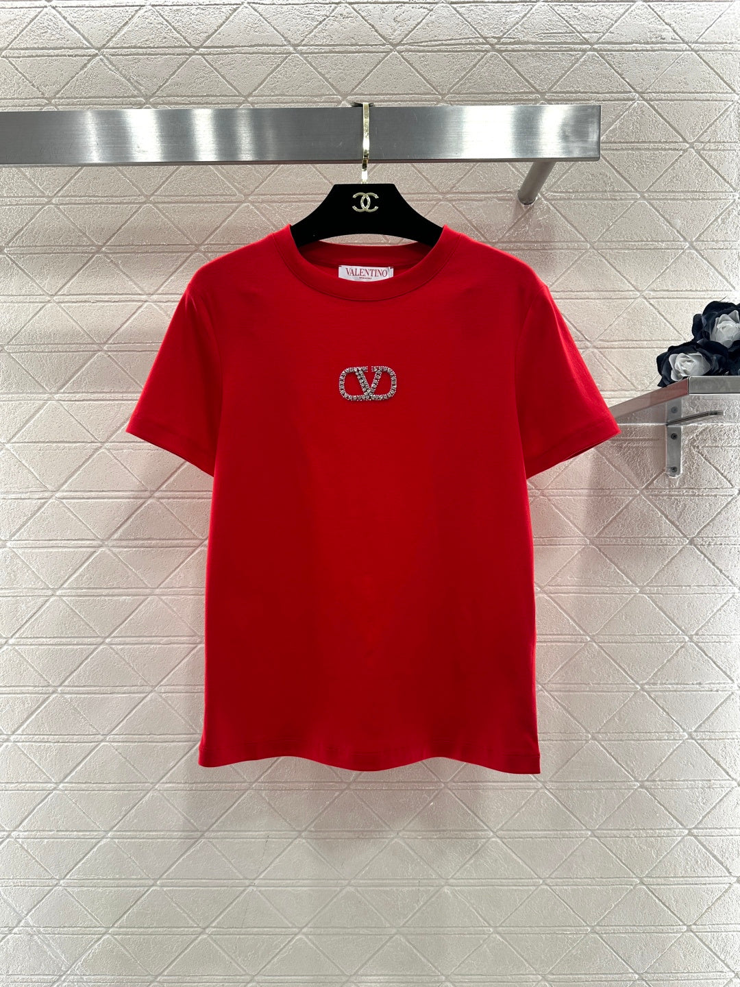 26NEW Round-neck T-shirt with beaded and rhinestone logo