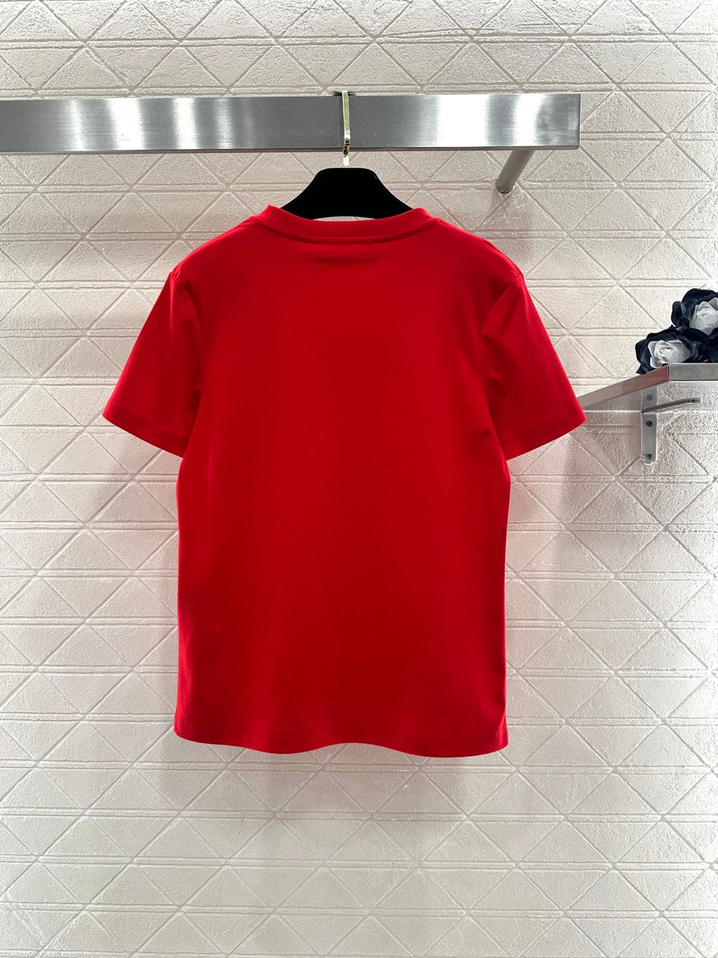 26NEW Round-neck T-shirt with beaded and rhinestone logo