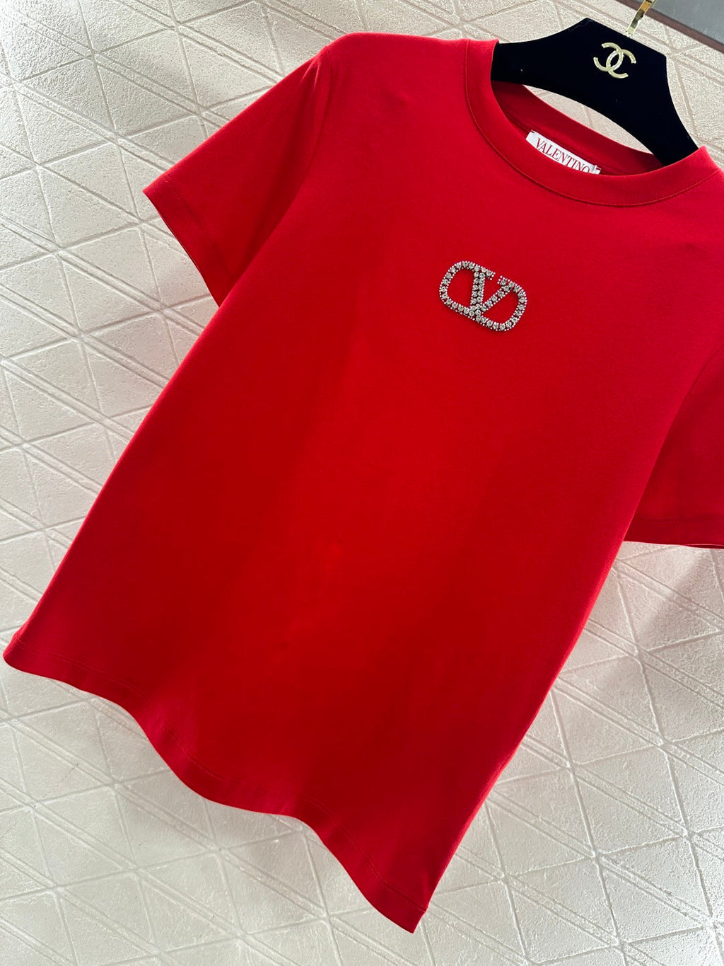 26NEW Round-neck T-shirt with beaded and rhinestone logo