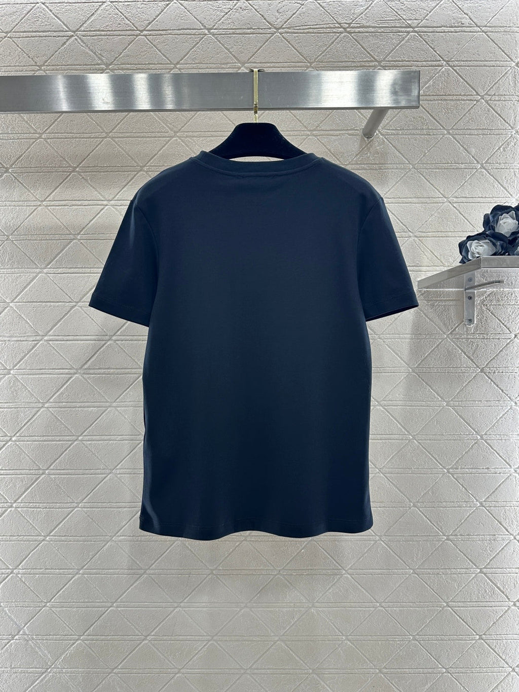 26NEW Round-neck T-shirt with beaded and rhinestone logo