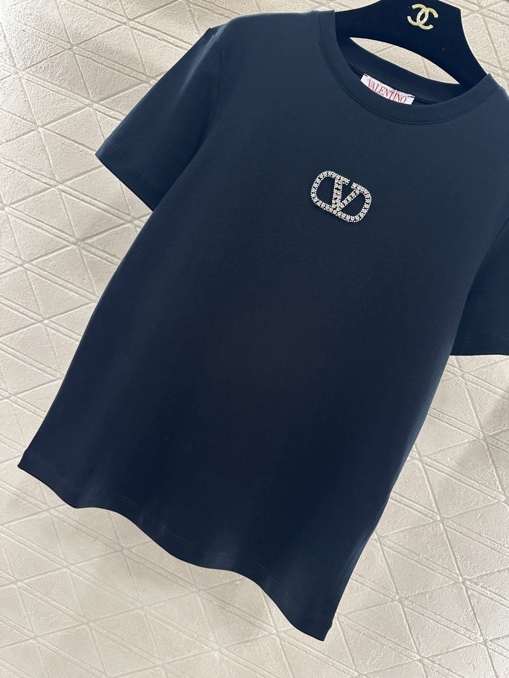 26NEW Round-neck T-shirt with beaded and rhinestone logo