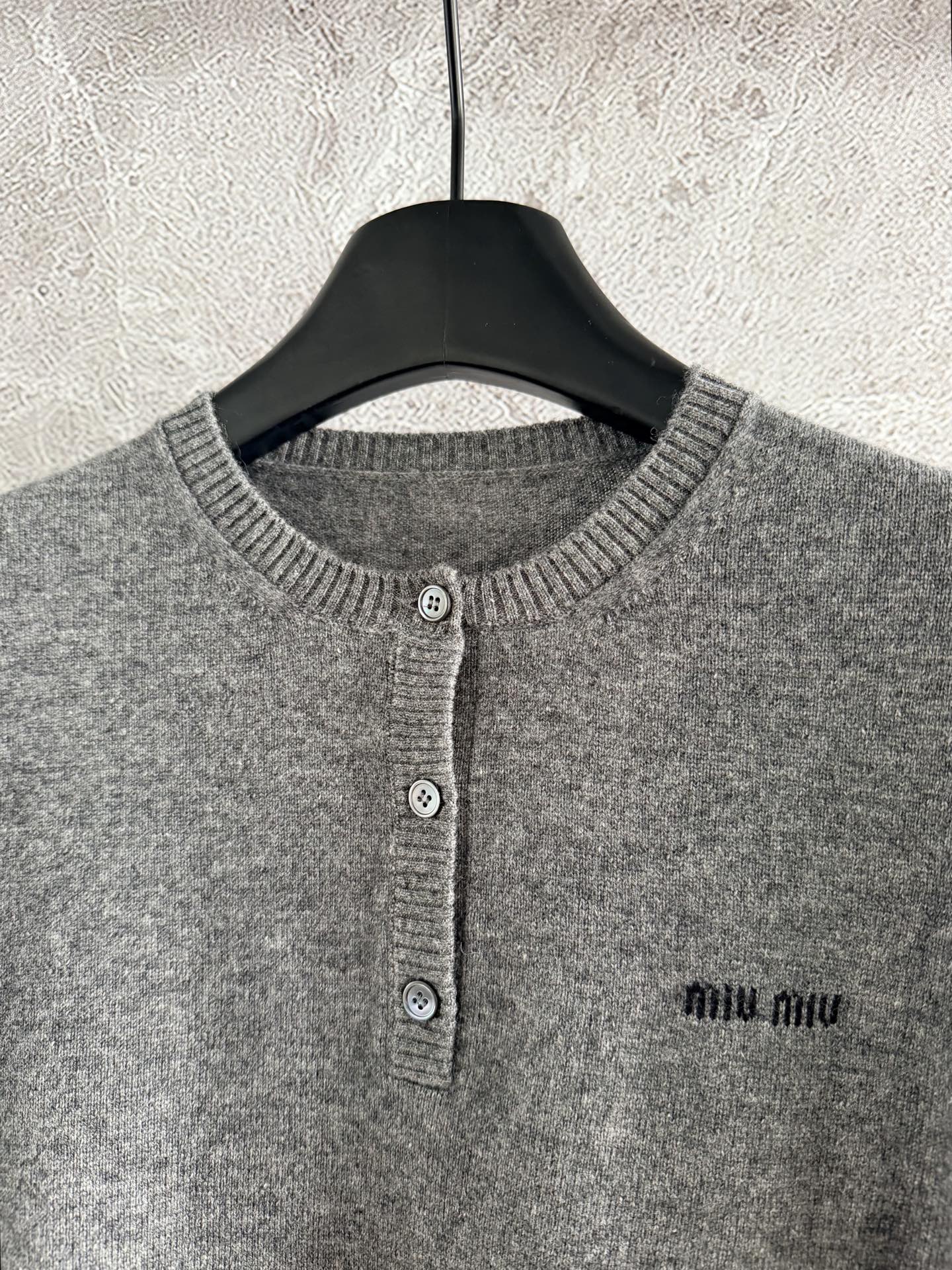 Button-front knitted cardigan