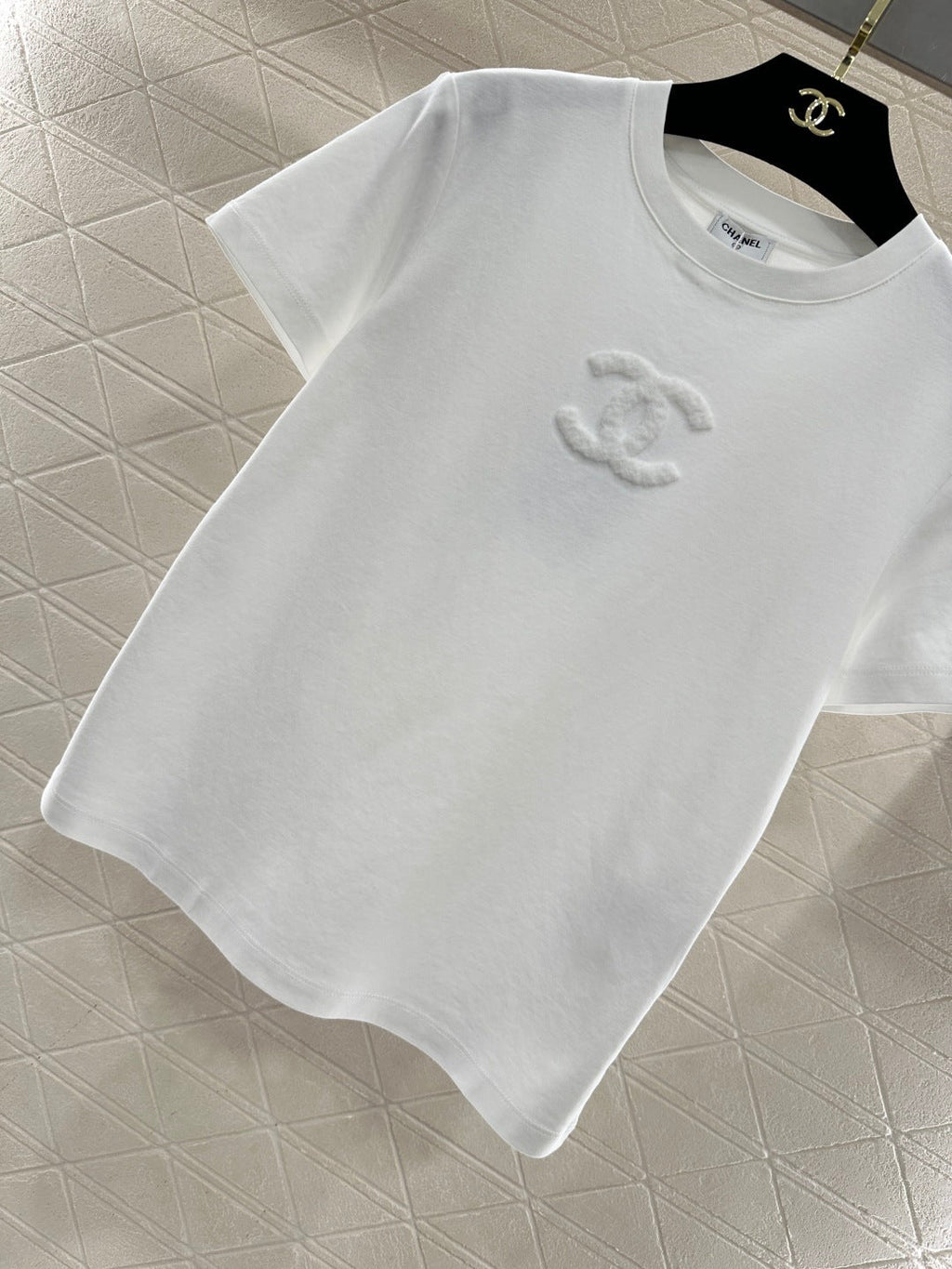26 NEW crew neck plush logo T-shirt