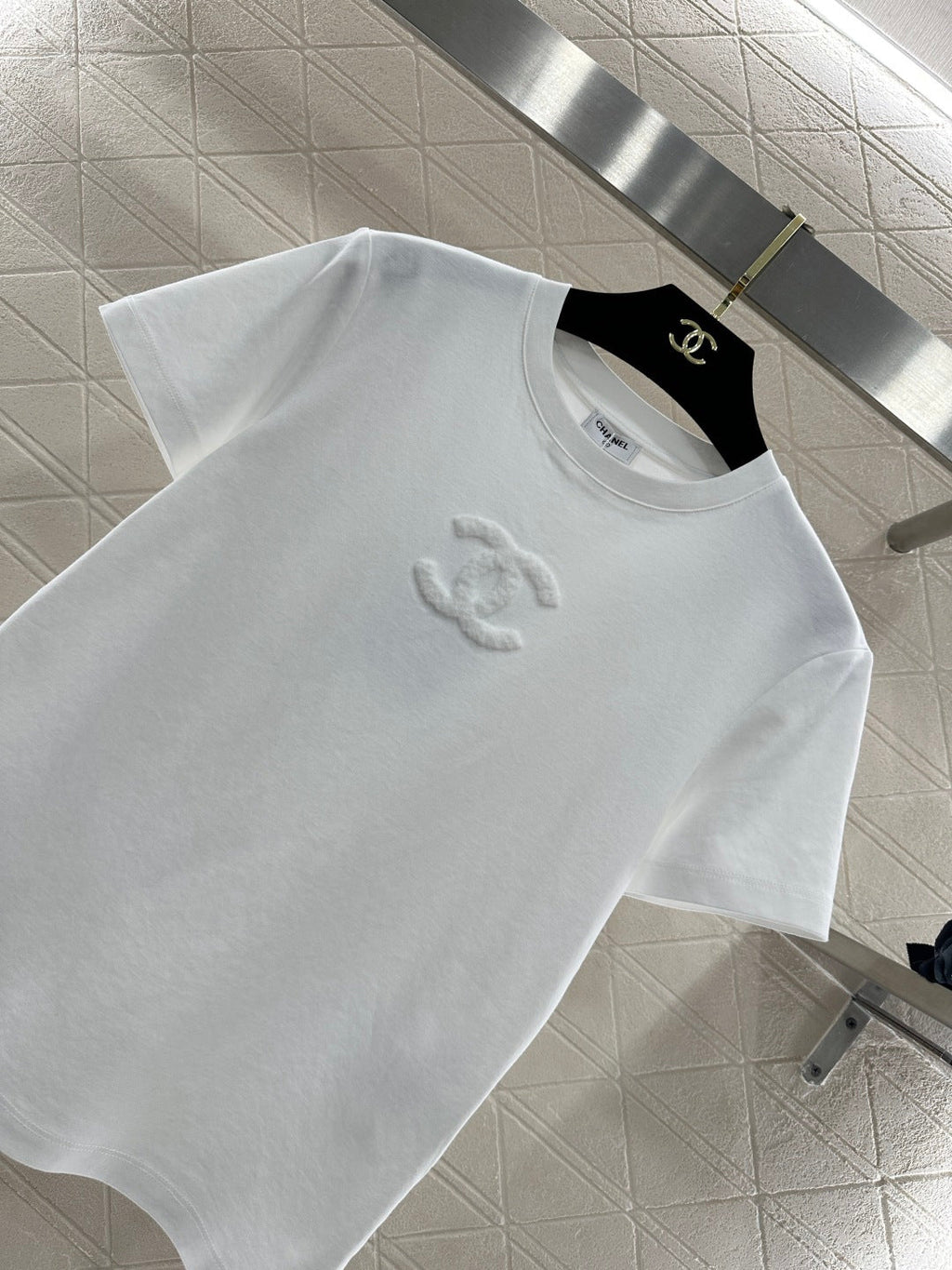 26 NEW crew neck plush logo T-shirt
