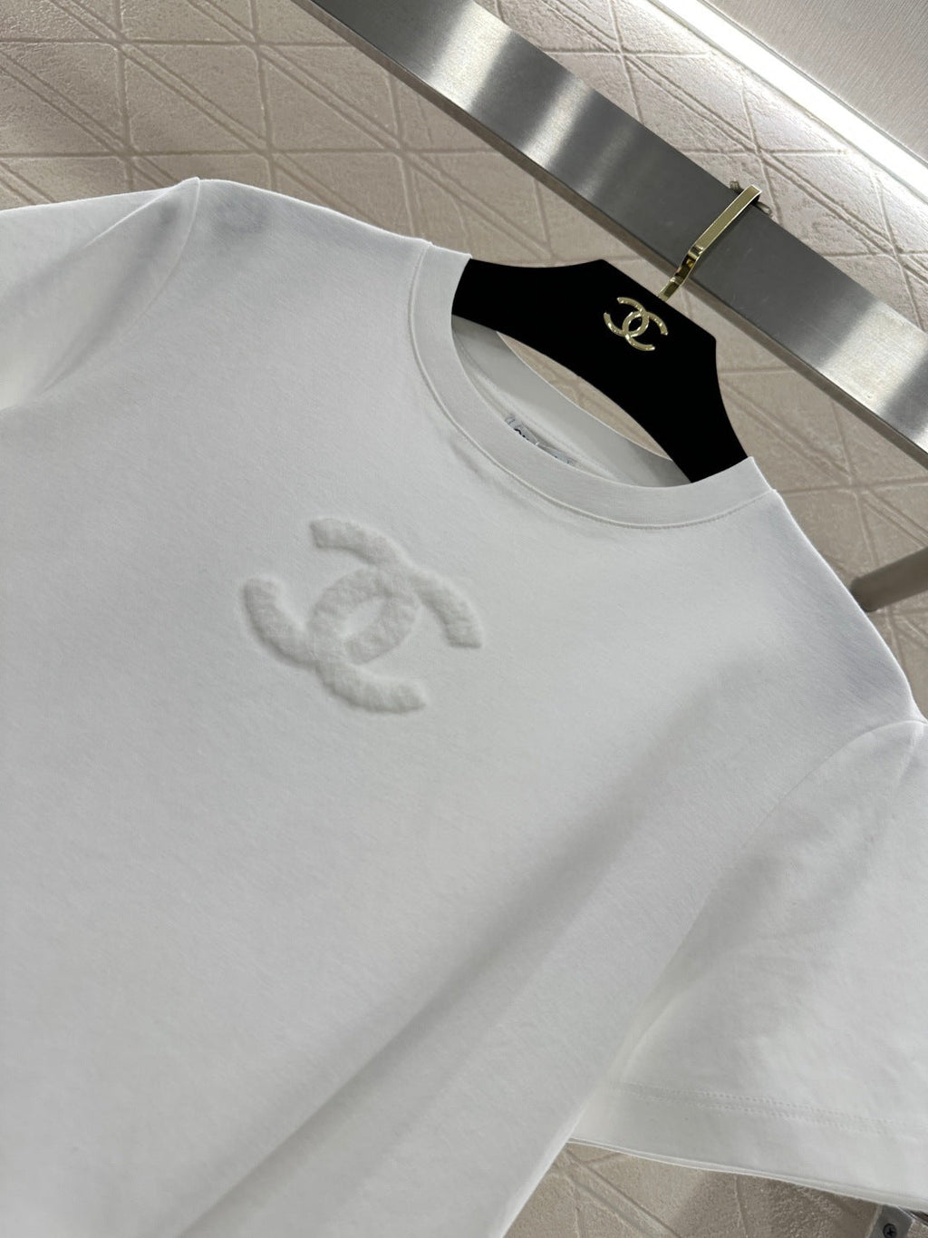 26 NEW crew neck plush logo T-shirt