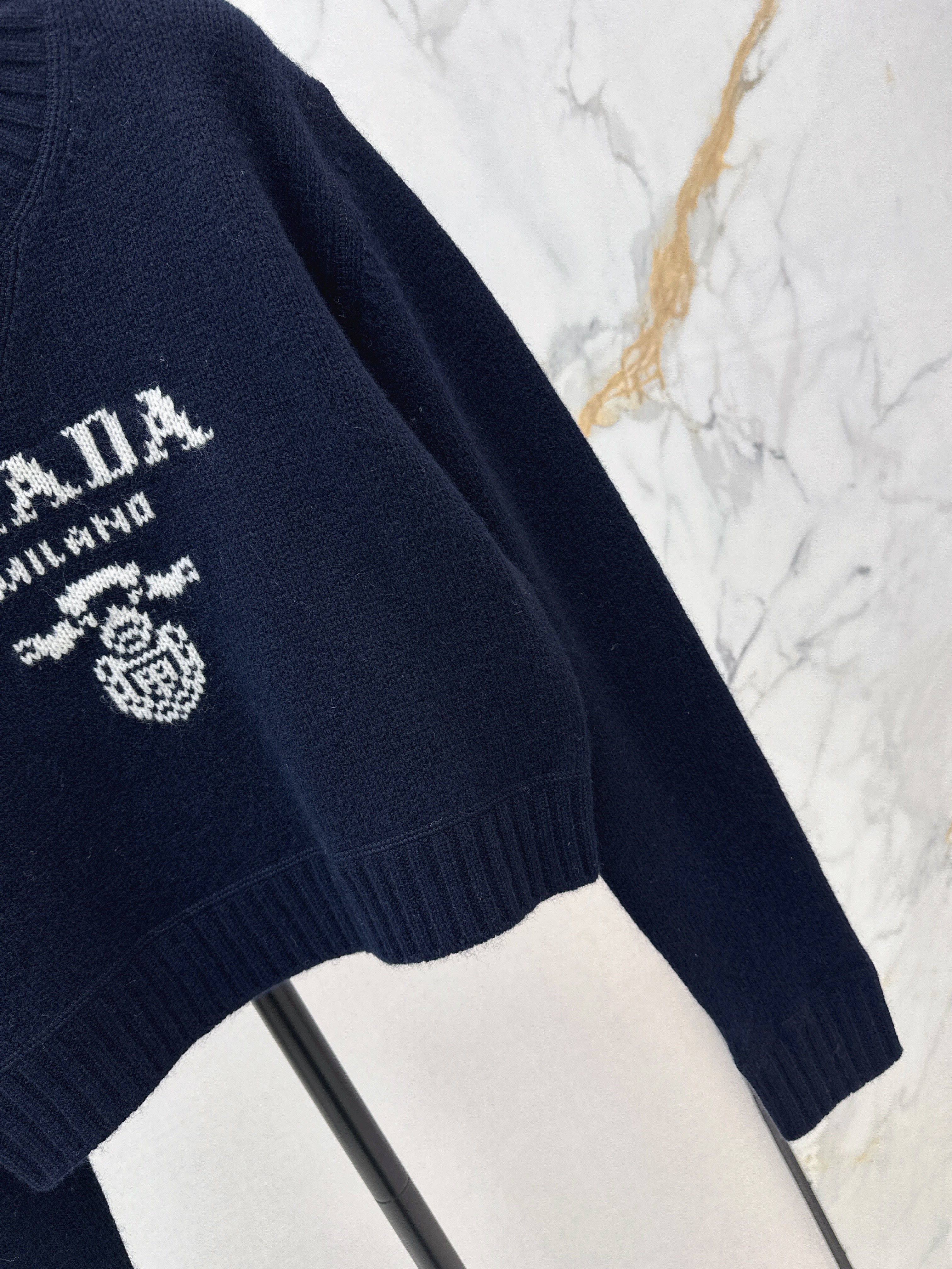 26NEW Cashmere Basic Sweater