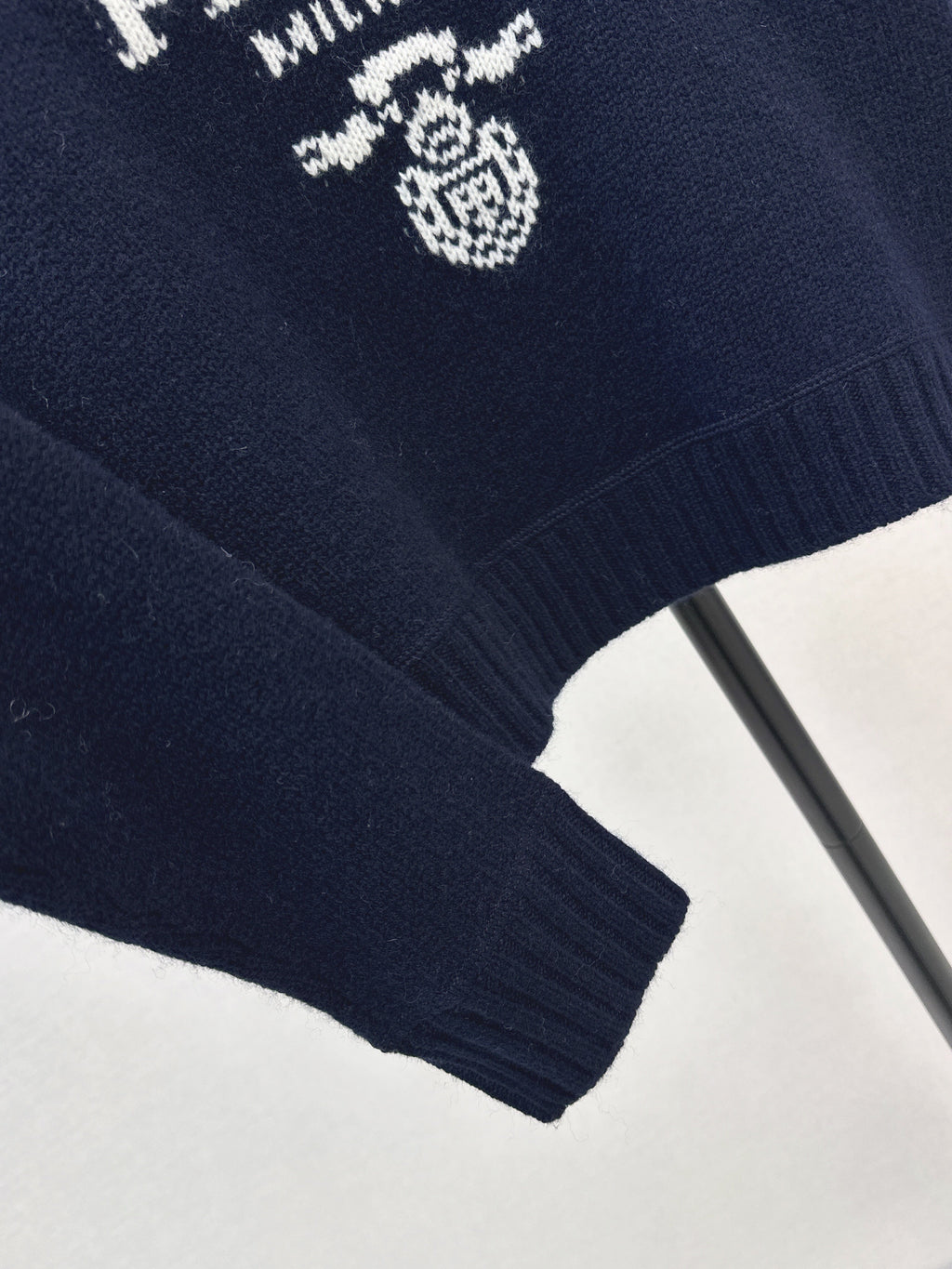 26NEW Cashmere Basic Sweater