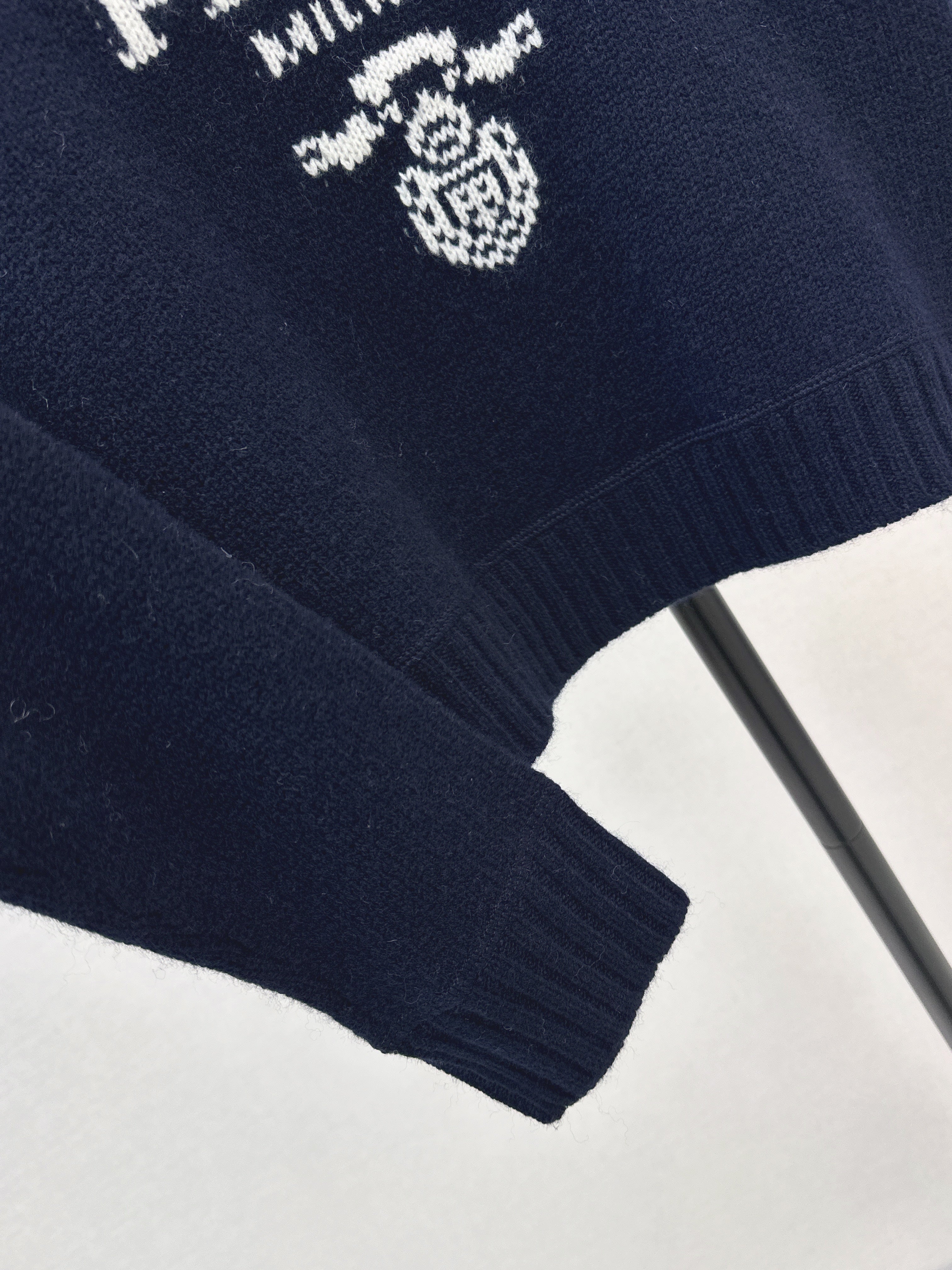 26NEW Cashmere Basic Sweater