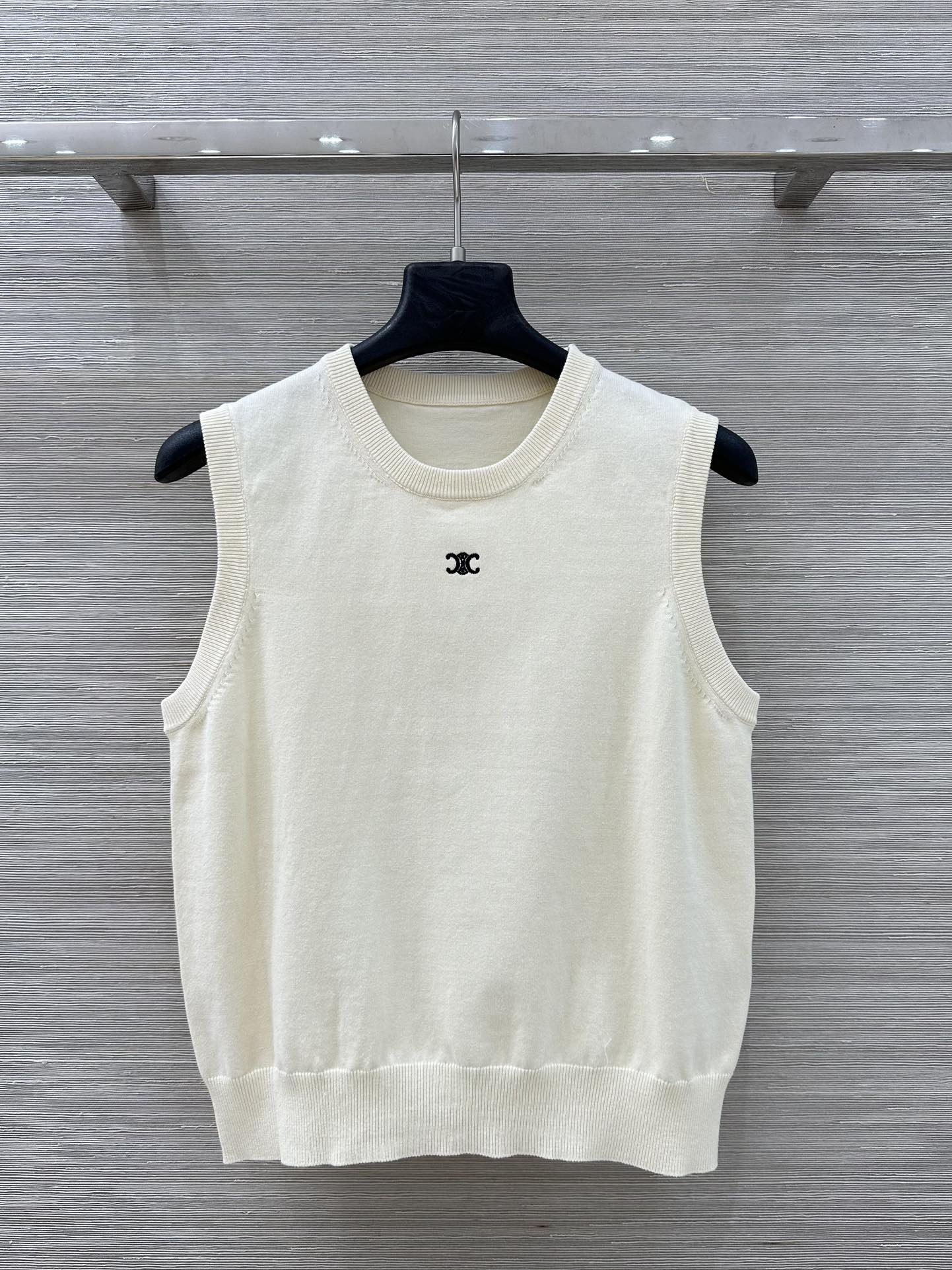 26NEW Stylish Slim-Fit Knitted Vest