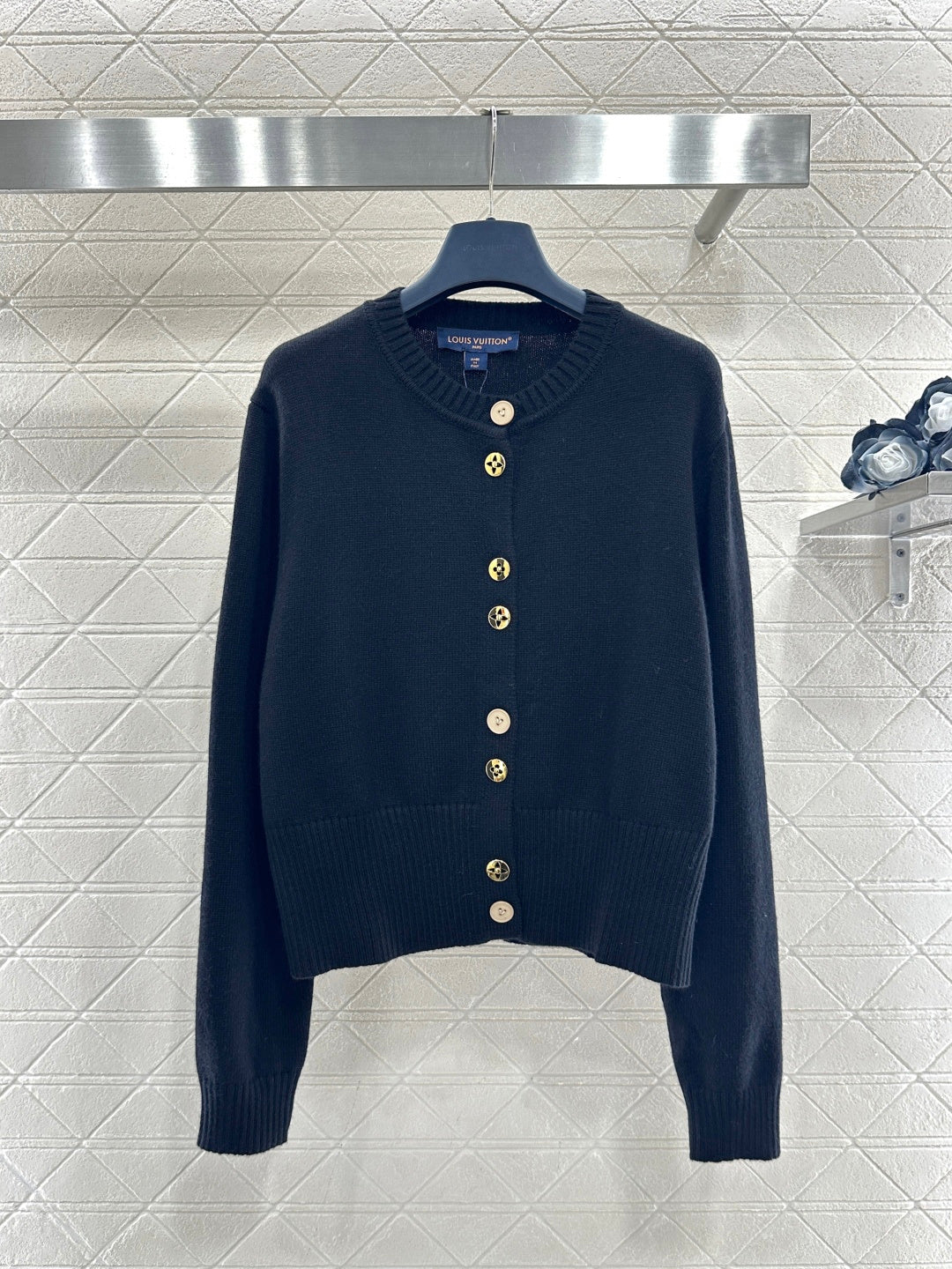 26NEW Button-Up Knitted Cardigan