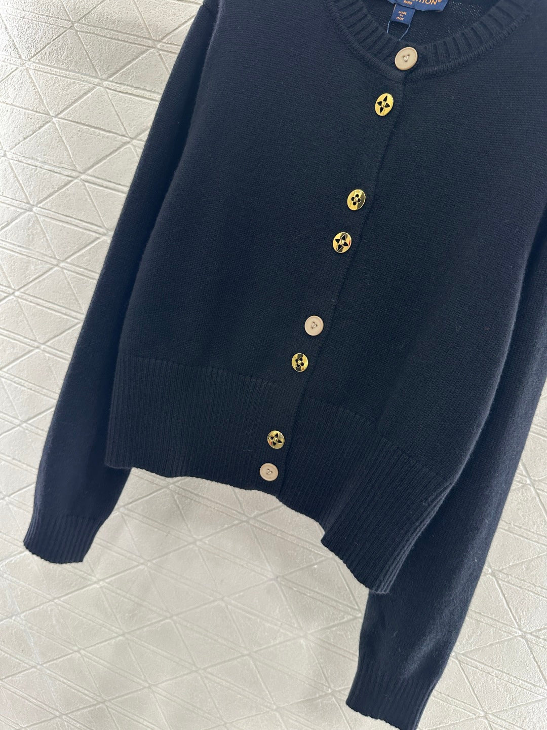 26NEW Button-Up Knitted Cardigan