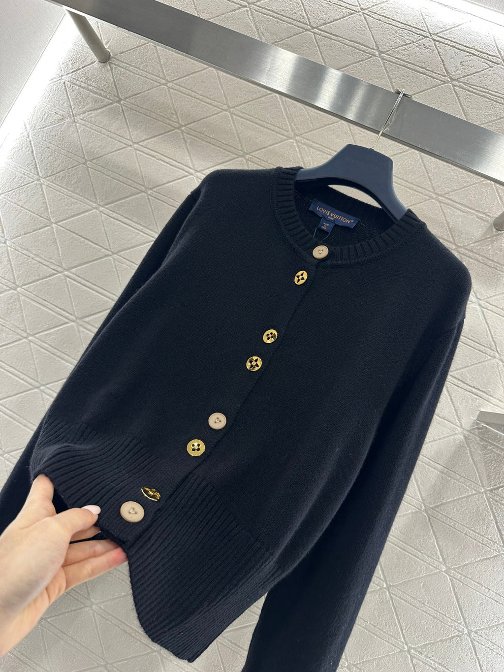 26NEW Button-Up Knitted Cardigan