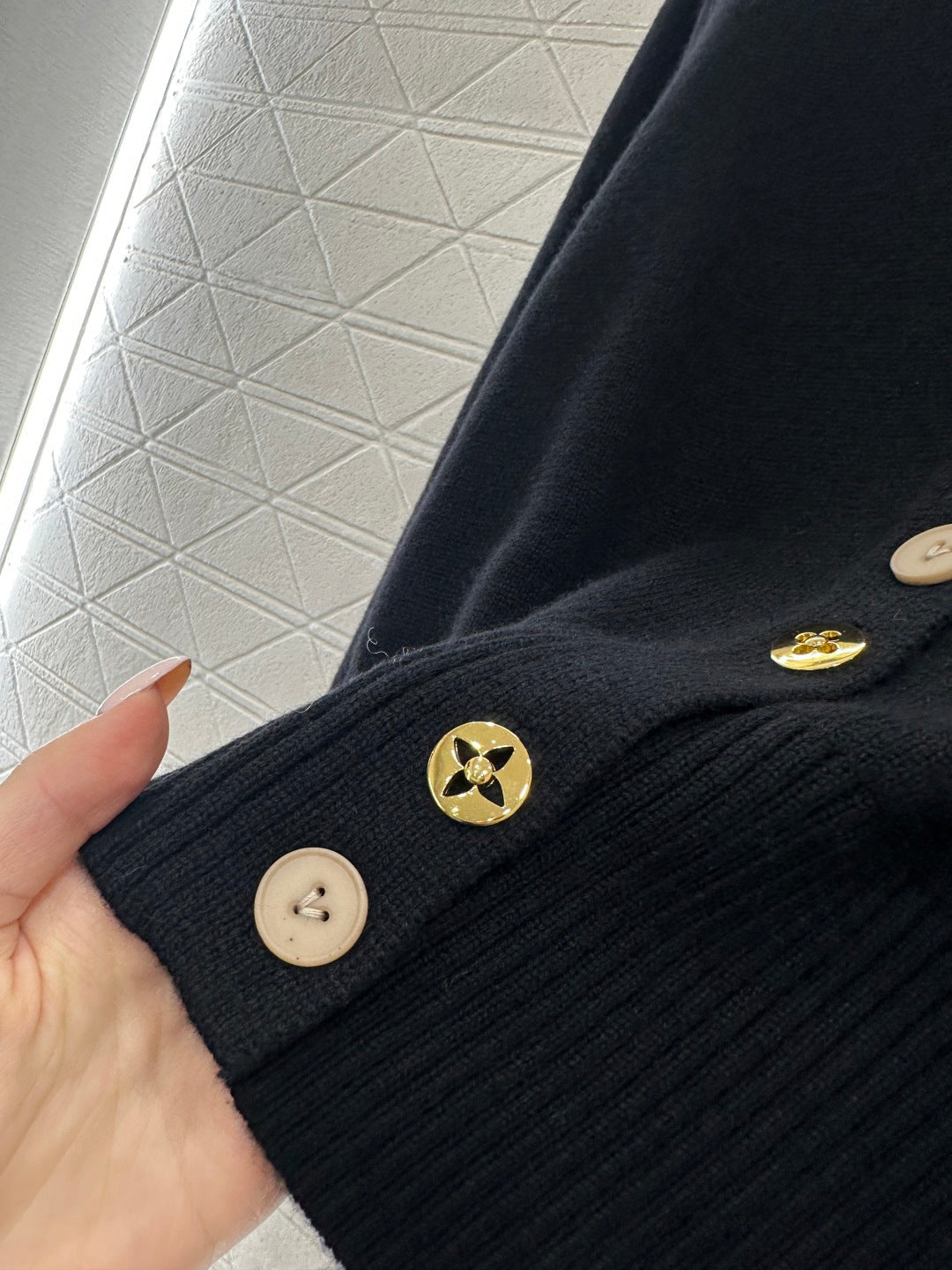 26NEW Button-Up Knitted Cardigan
