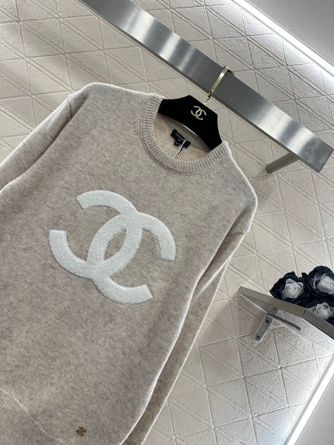 26NEW Crew Neck Simple Logo Pullover Sweater