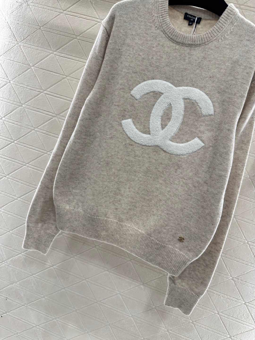 26NEW Crew Neck Simple Logo Pullover Sweater