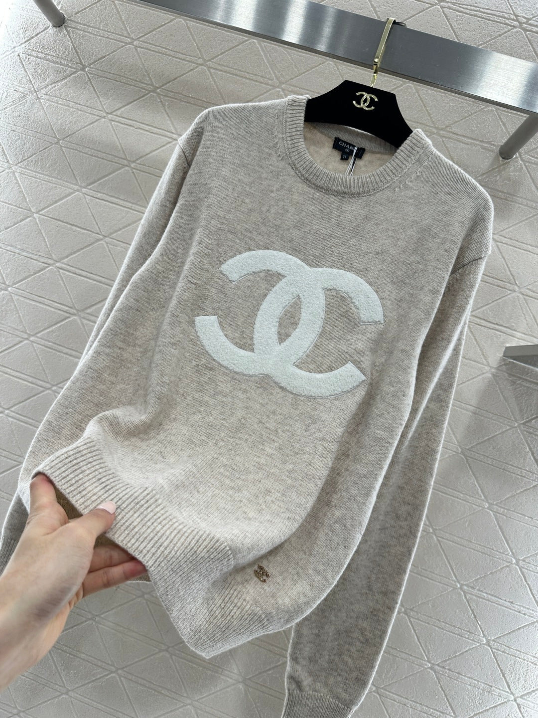 26NEW Crew Neck Simple Logo Pullover Sweater