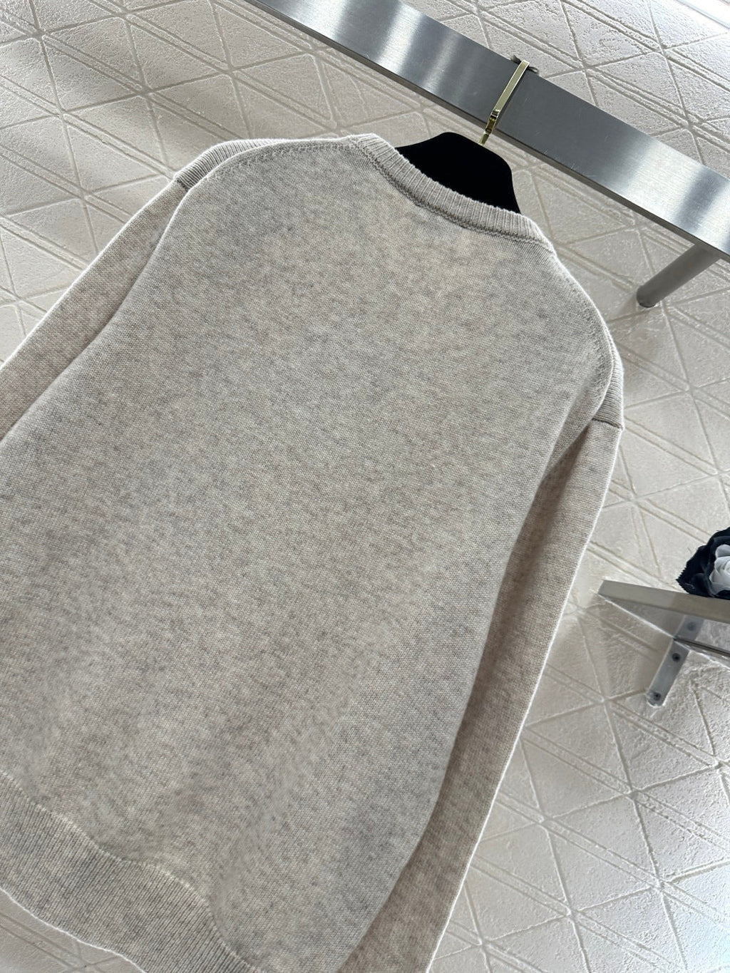26NEW Crew Neck Simple Logo Pullover Sweater