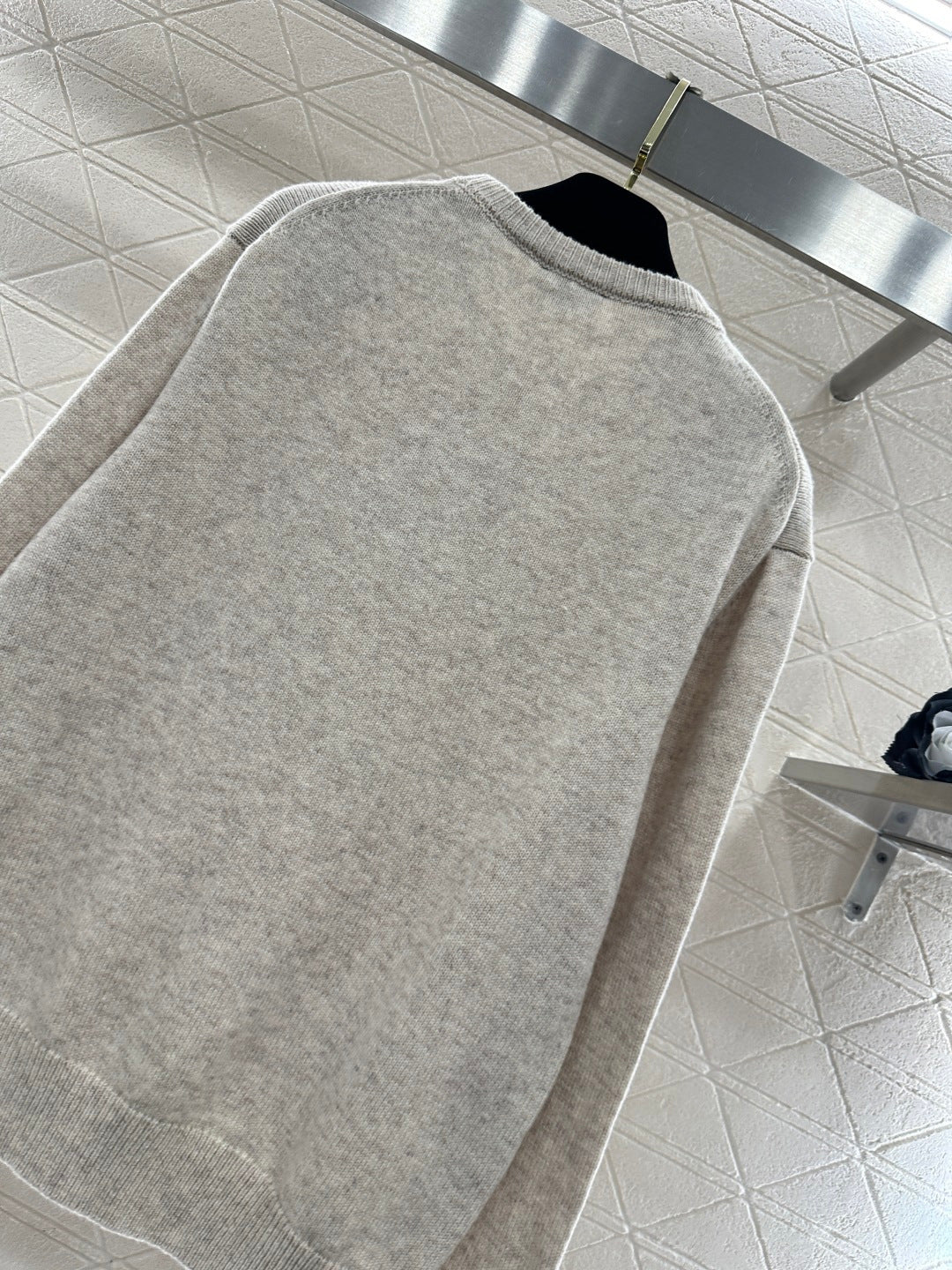 26NEW Crew Neck Simple Logo Pullover Sweater