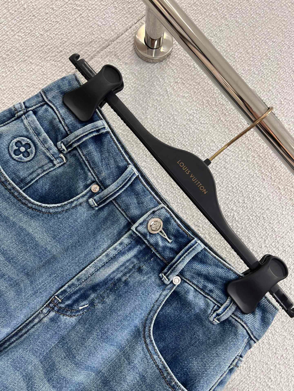 26NEW Pocket Embossed Denim Trousers