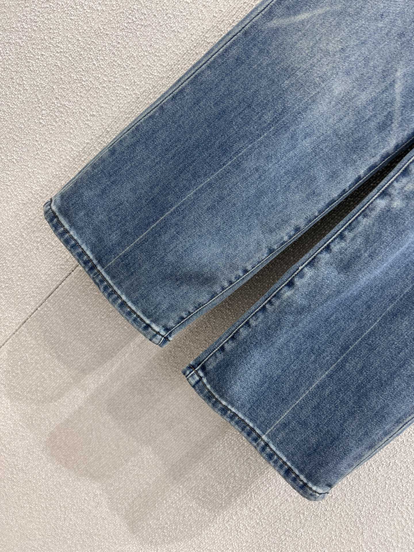 26NEW Pocket Embossed Denim Trousers