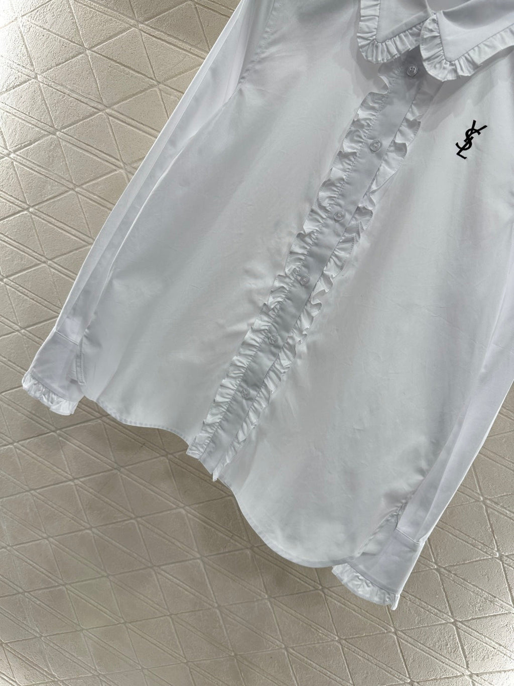 26NEW Lapel Pleated Lace Blouse