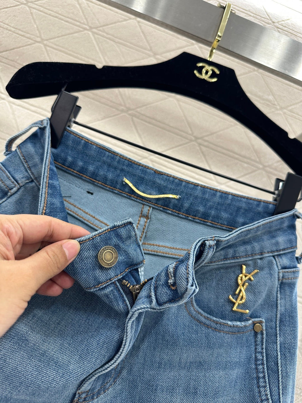 26NEW Flared Slim-Fit High-Waisted Jeans