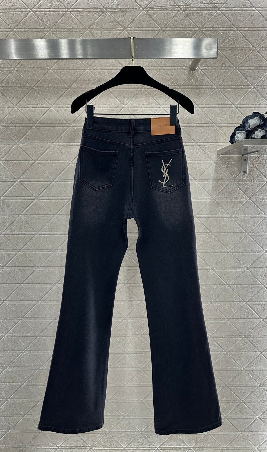 26NEW Flared Slim-Fit High-Waisted Jeans