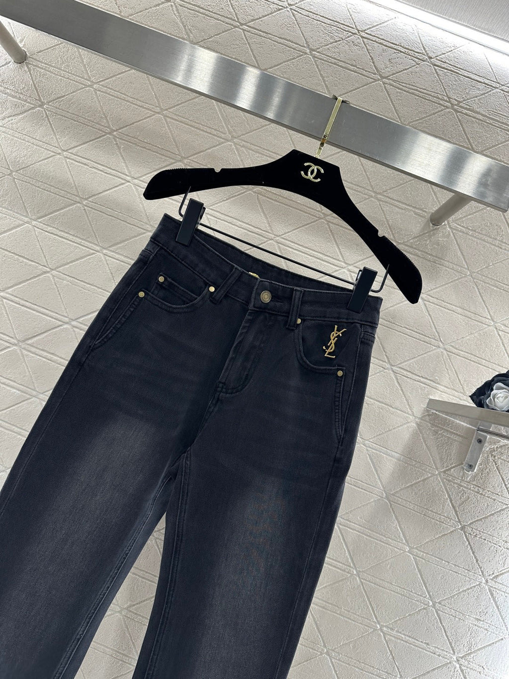 26NEW Flared Slim-Fit High-Waisted Jeans