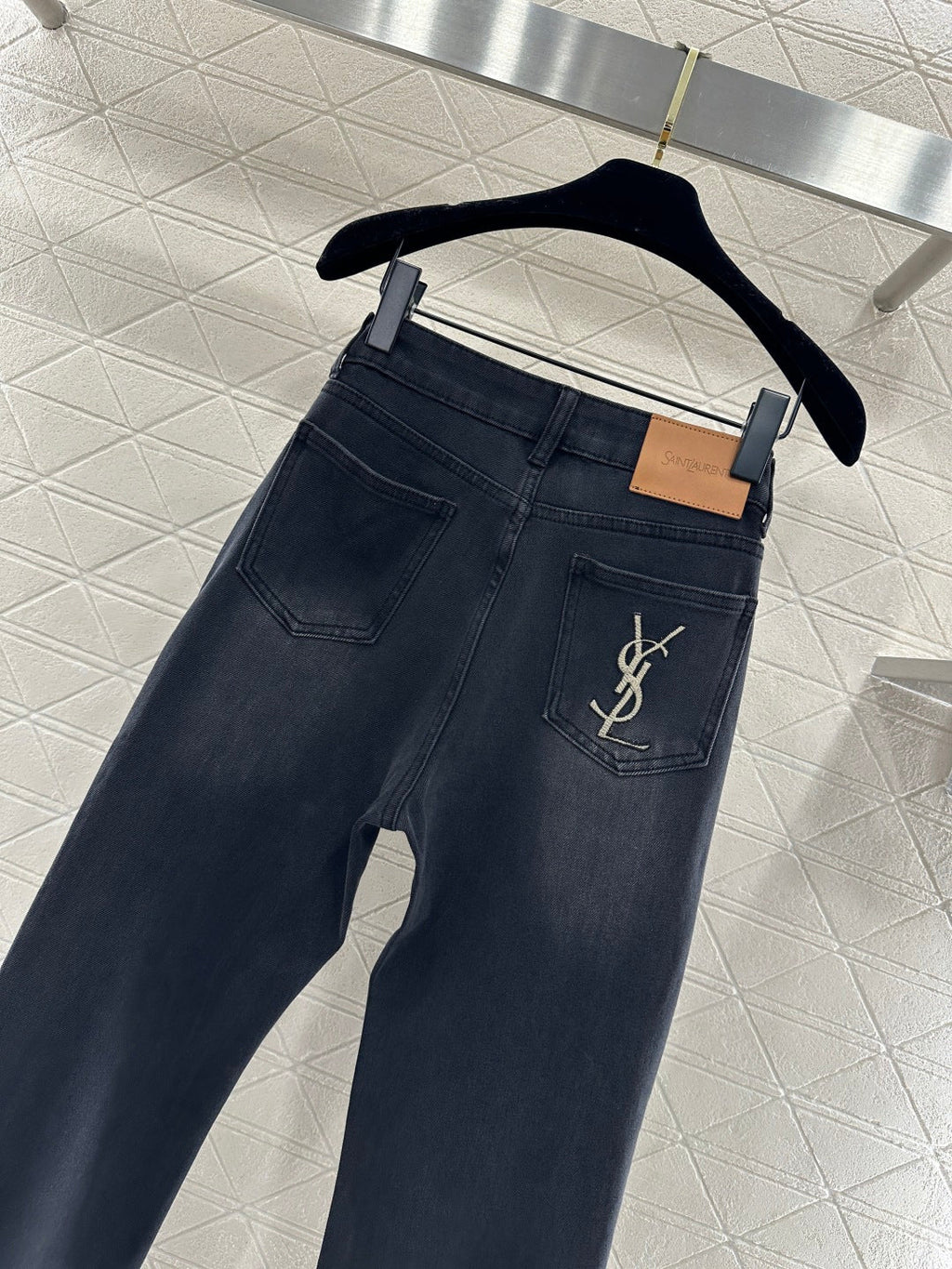 26NEW Flared Slim-Fit High-Waisted Jeans