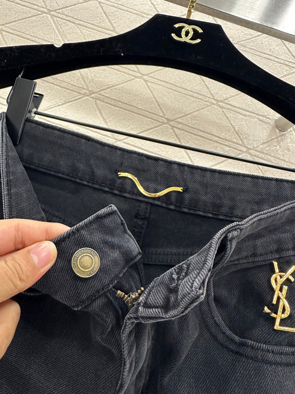 26NEW Flared Slim-Fit High-Waisted Jeans