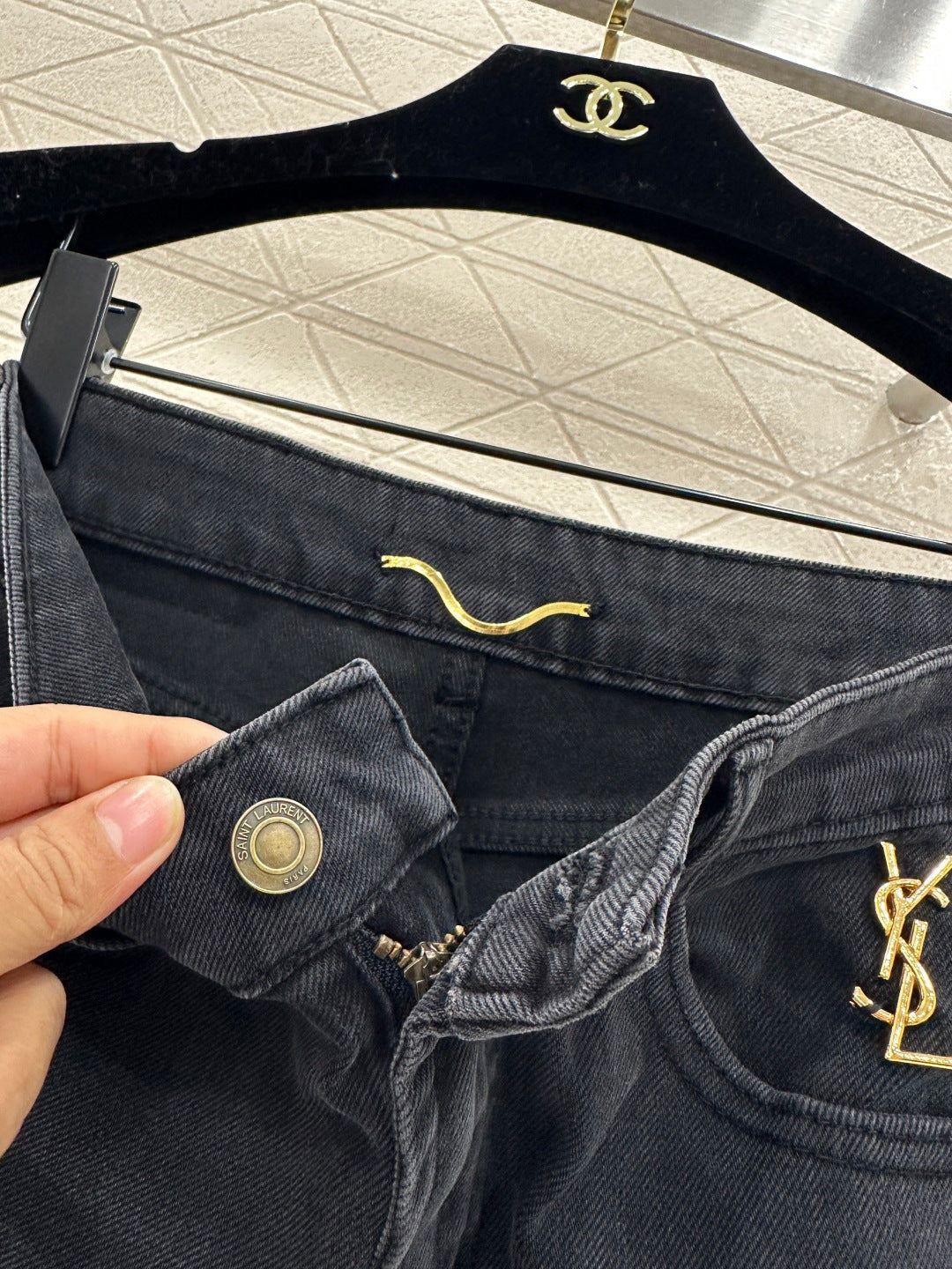 26NEW Flared Slim-Fit High-Waisted Jeans