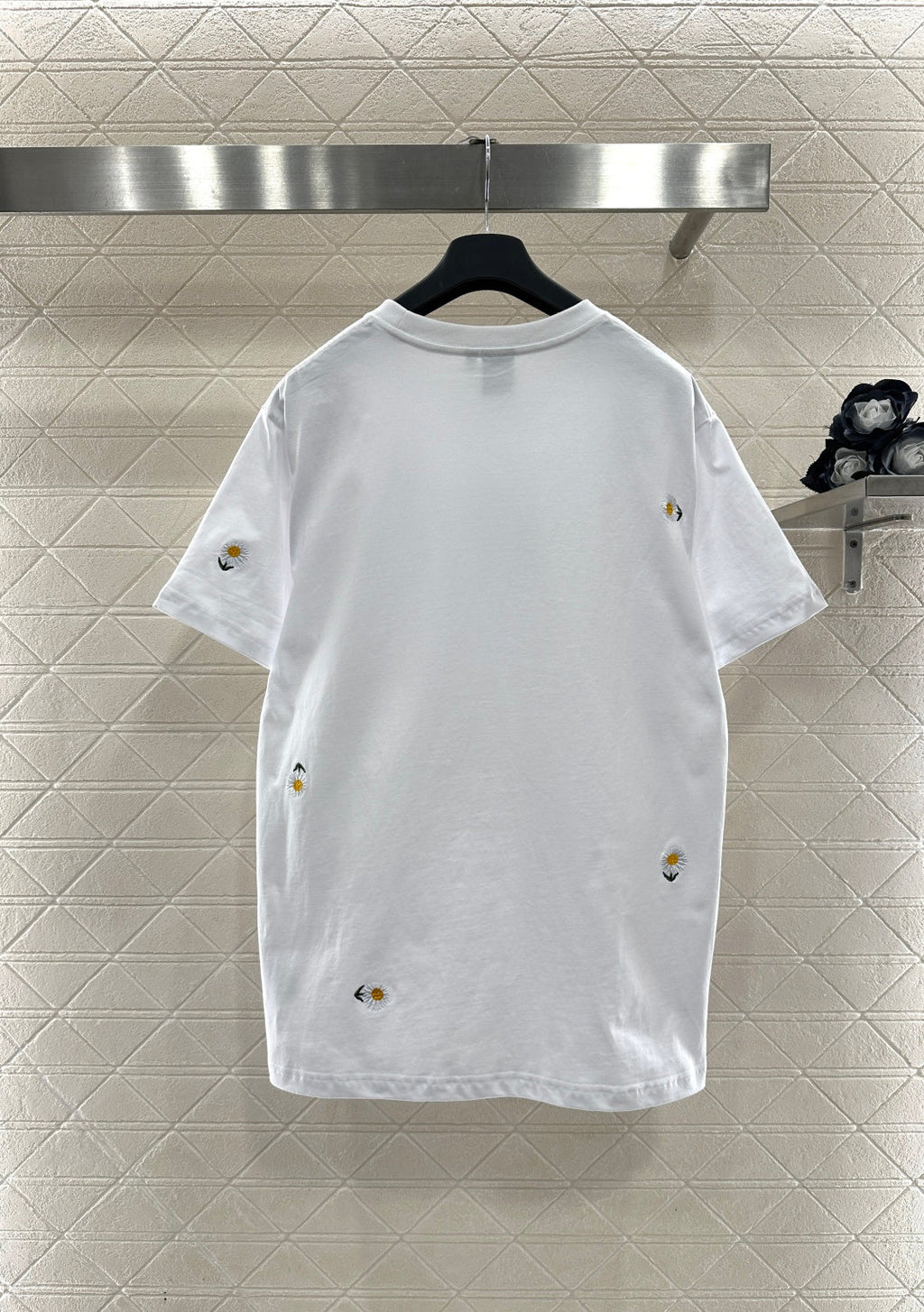 26NEW Embroidered Daisy Logo Short-Sleeve T-Shirt