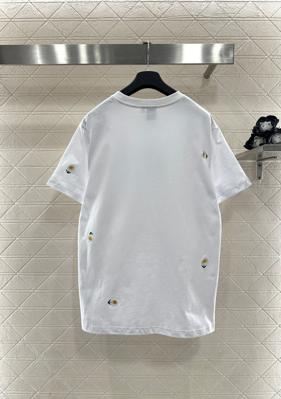 26NEW Embroidered Daisy Logo Short-Sleeve T-Shirt