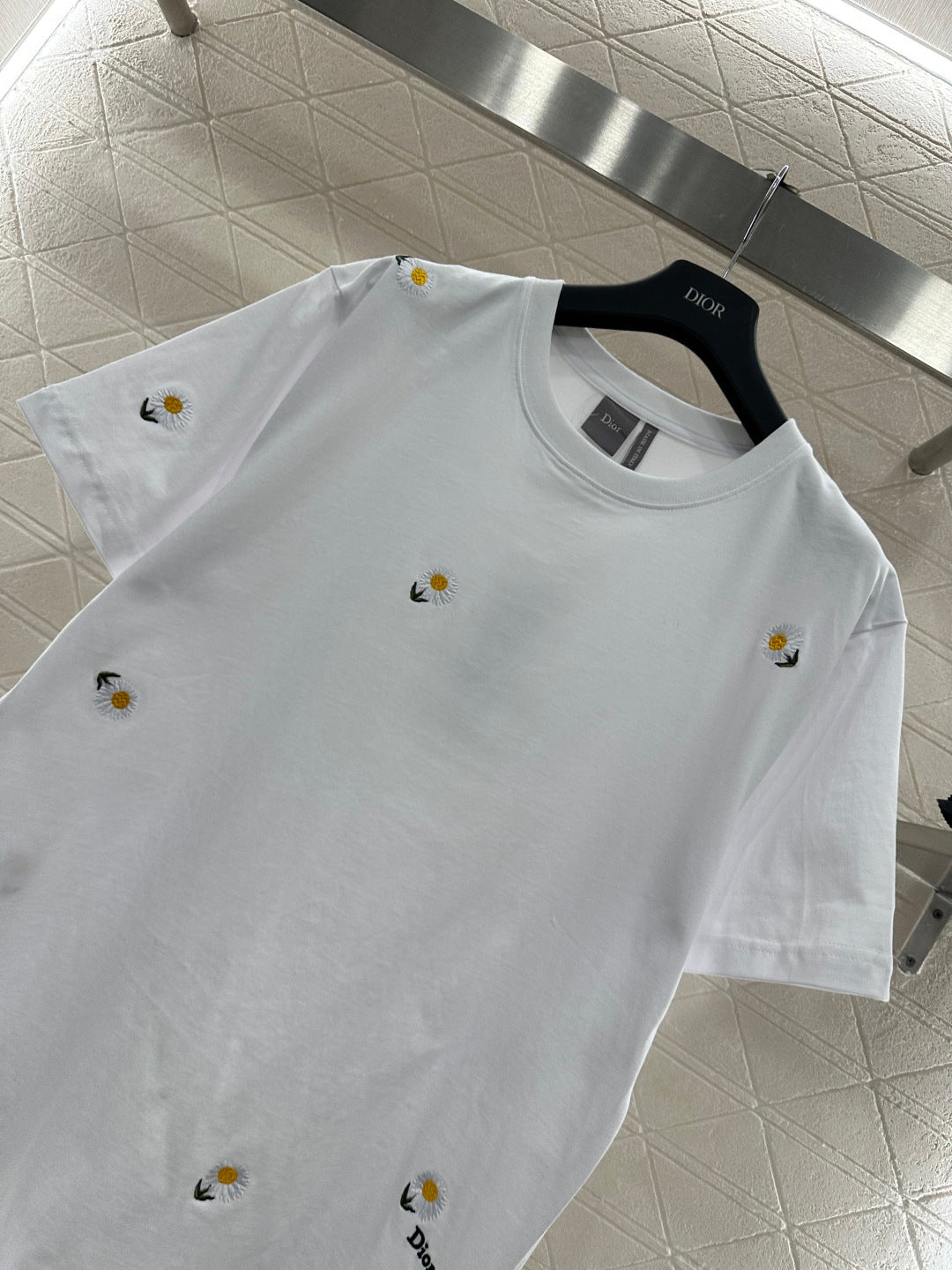 26NEW Embroidered Daisy Logo Short-Sleeve T-Shirt
