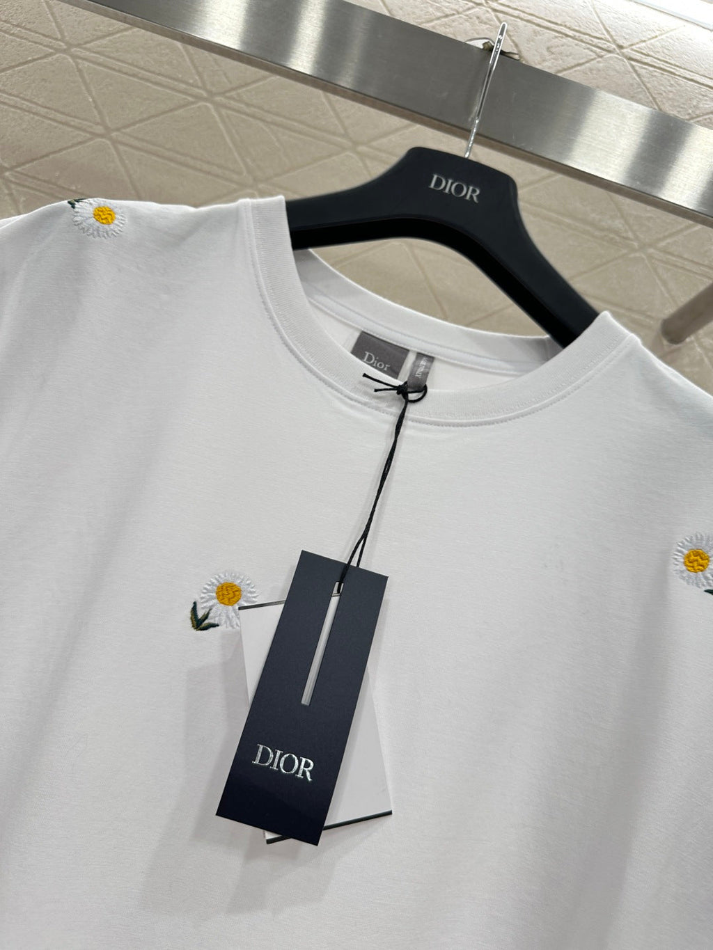 26NEW Embroidered Daisy Logo Short-Sleeve T-Shirt