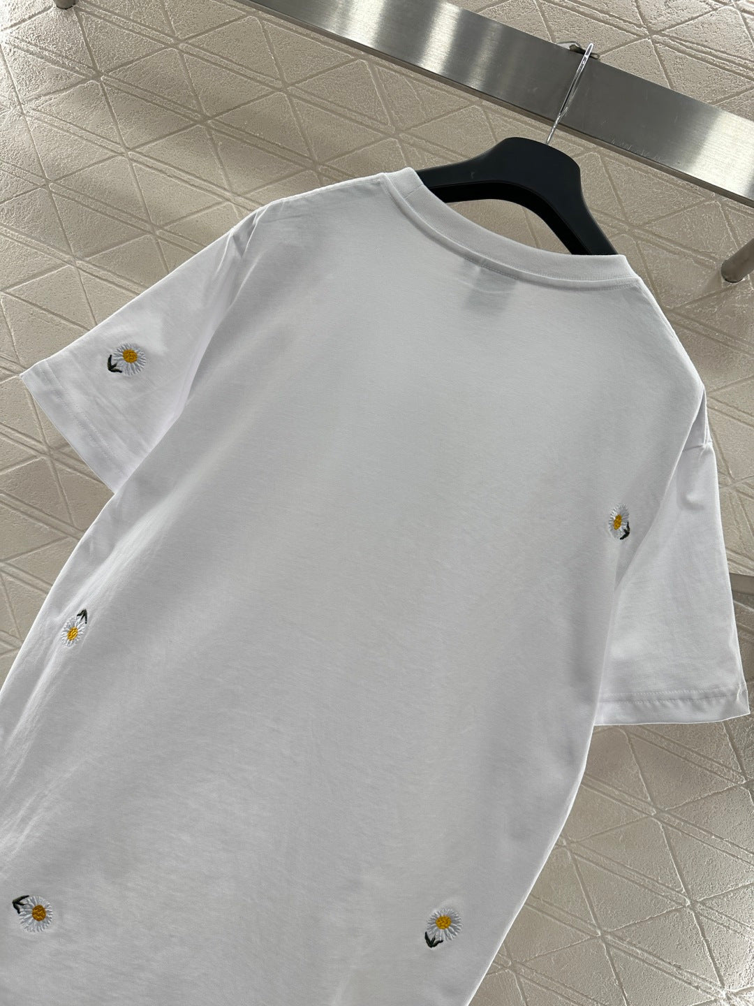 26NEW Embroidered Daisy Logo Short-Sleeve T-Shirt