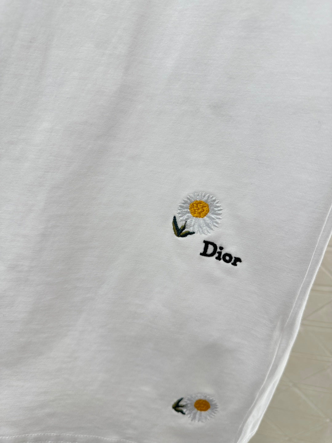 26NEW Embroidered Daisy Logo Short-Sleeve T-Shirt