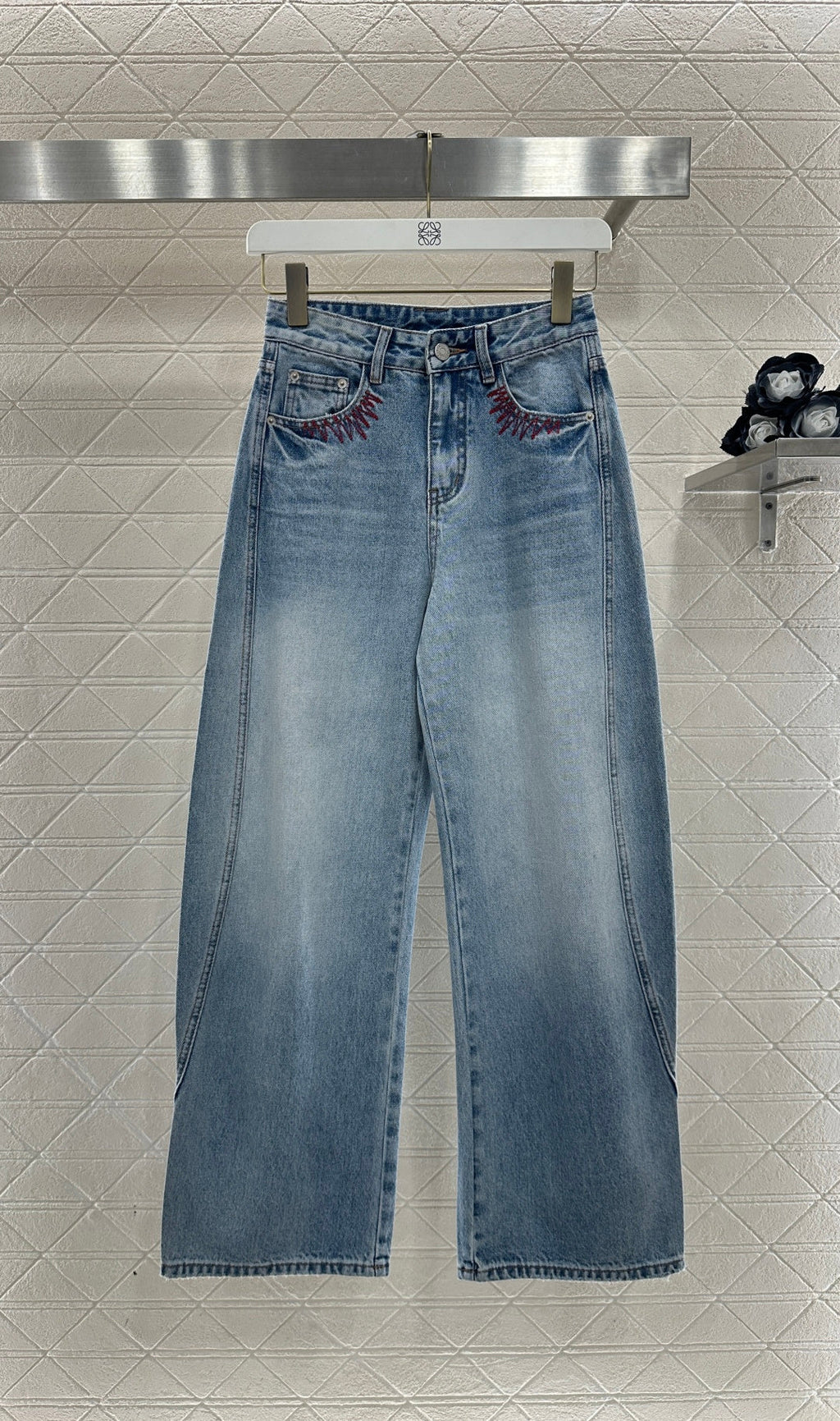 26NEW Embroidered Distressed Denim Curved Pants