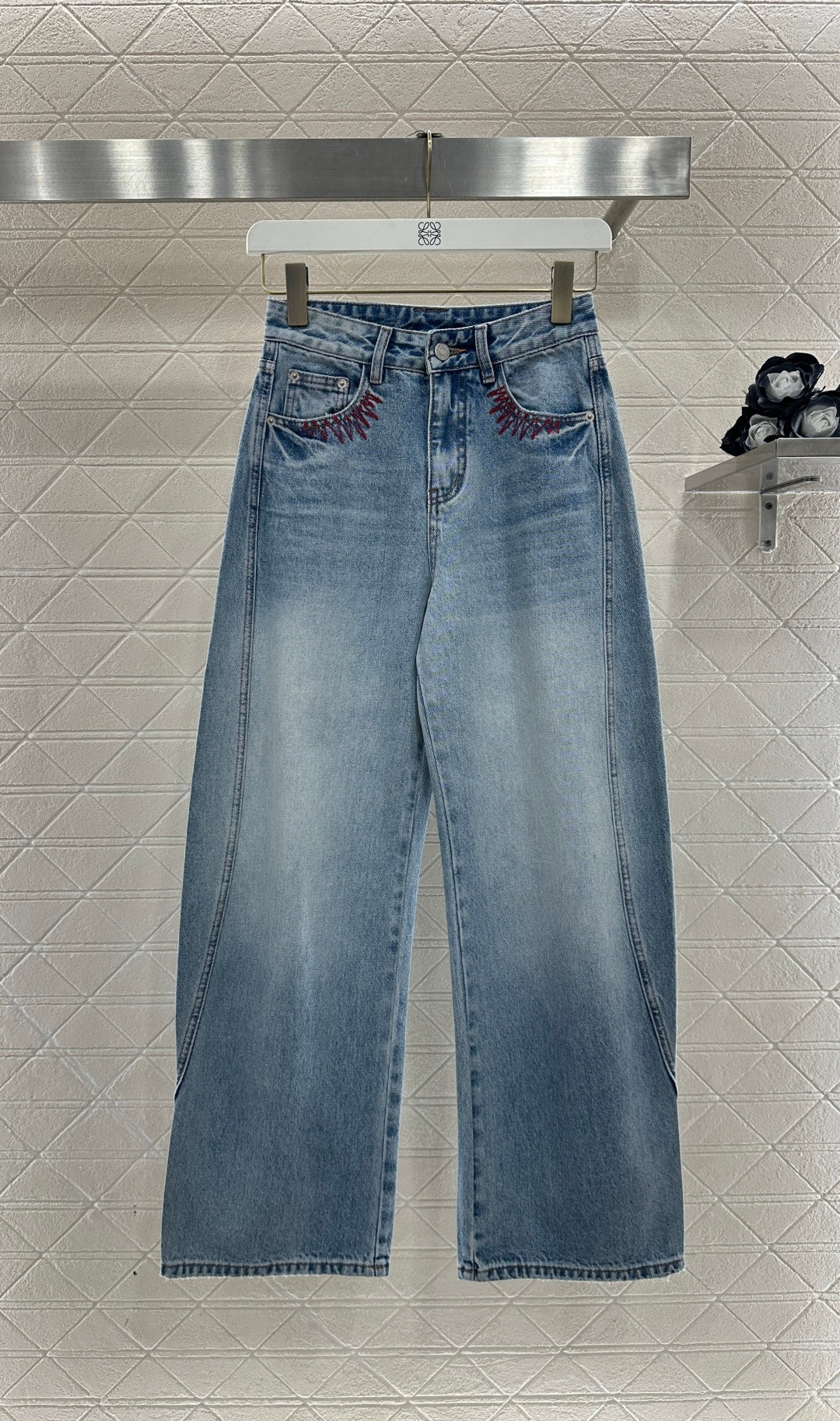 26NEW Embroidered Distressed Denim Curved Pants
