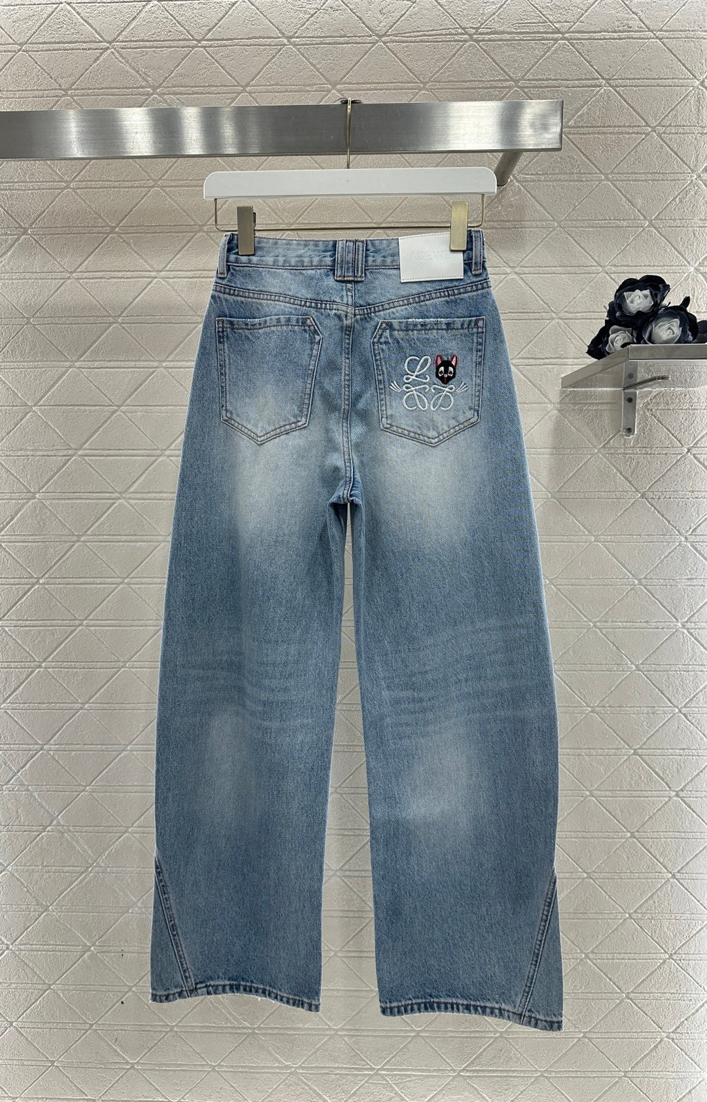 26NEW Embroidered Distressed Denim Curved Pants