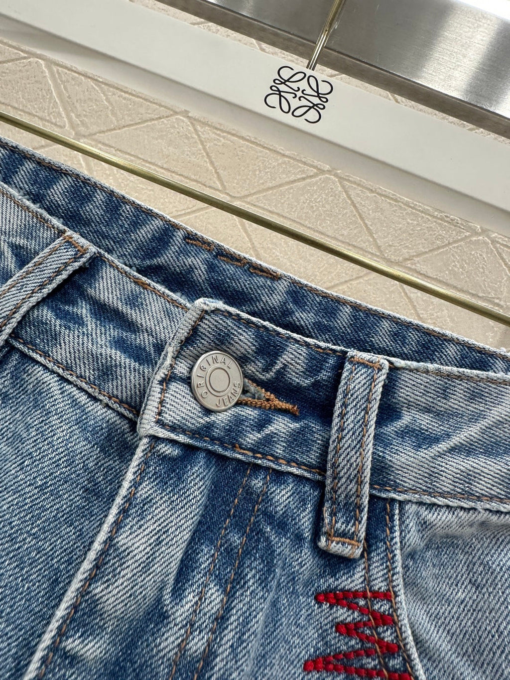 26NEW Embroidered Distressed Denim Curved Pants