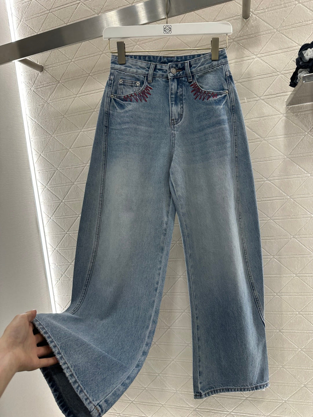 26NEW Embroidered Distressed Denim Curved Pants
